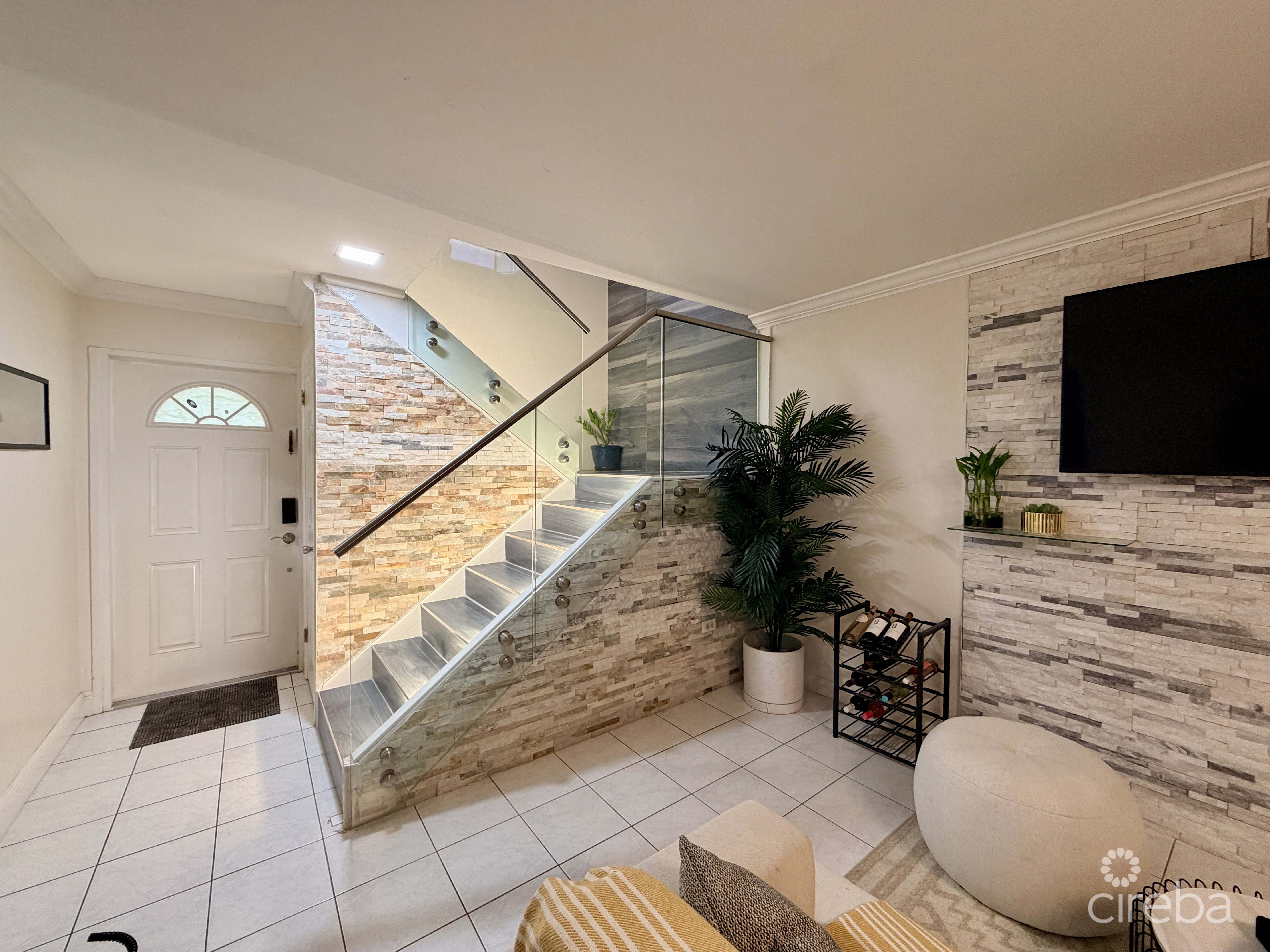 TROPICAL HAVEN – REMODELED 3 BEDROOM CONDO!