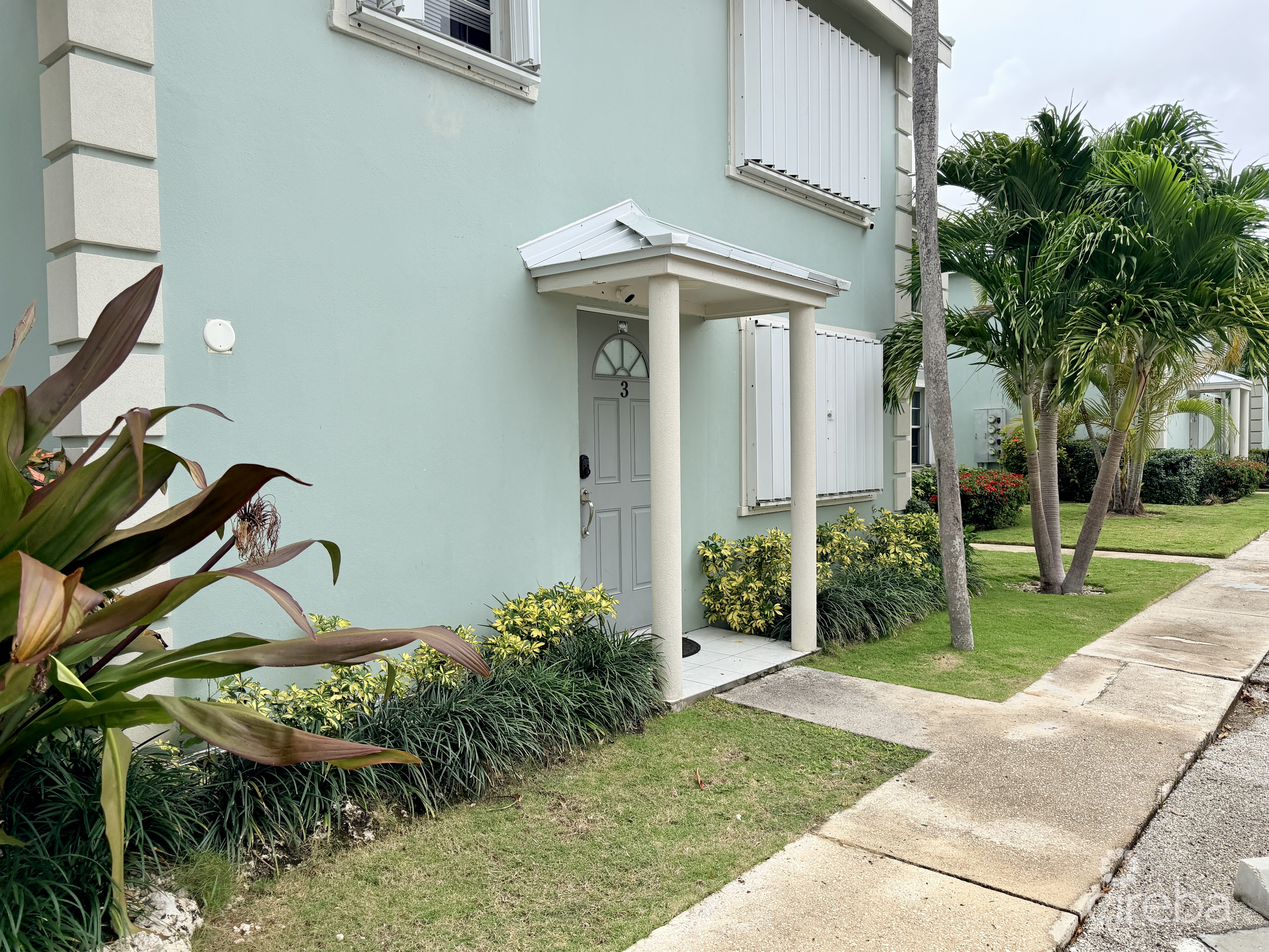 TROPICAL HAVEN – REMODELED 3 BEDROOM CONDO!