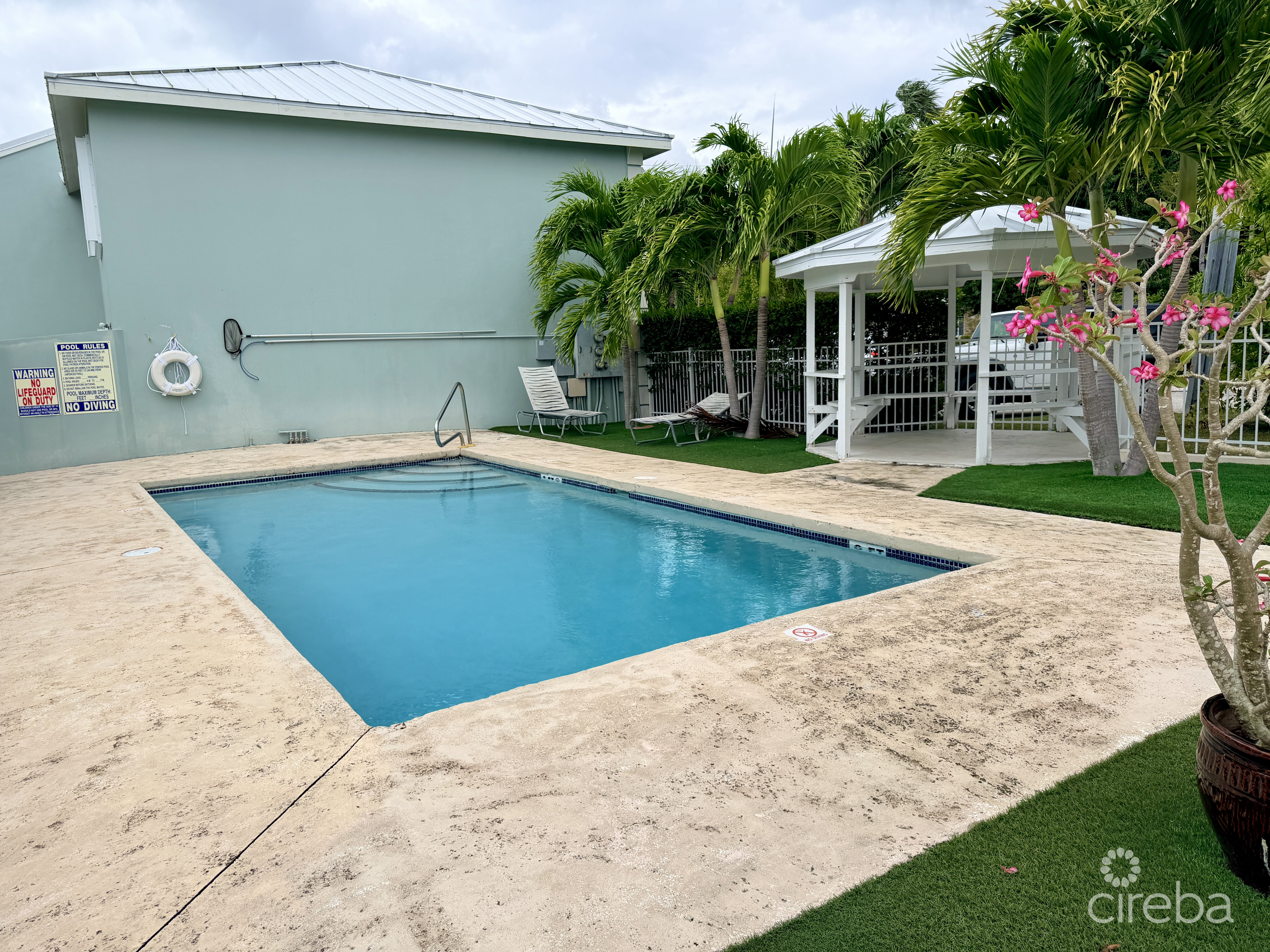 TROPICAL HAVEN – REMODELED 3 BEDROOM CONDO!