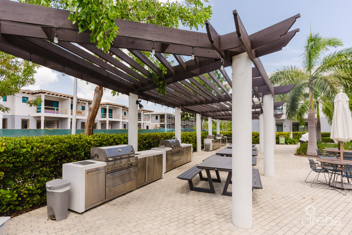 OLEA 123 – 4 BEDROOM CANAL FRONT DUPLEX/FAMILY HOME