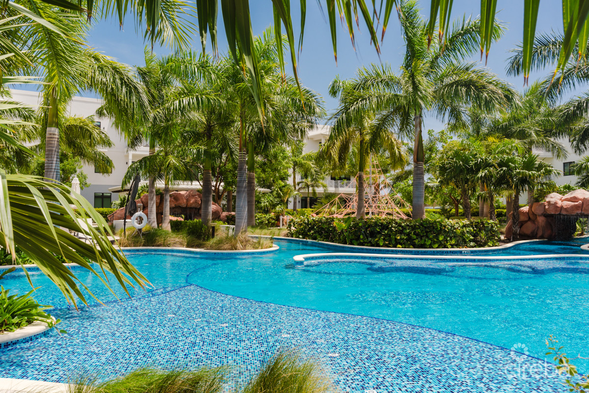OLEA 123 – 4 BEDROOM CANAL FRONT DUPLEX/FAMILY HOME