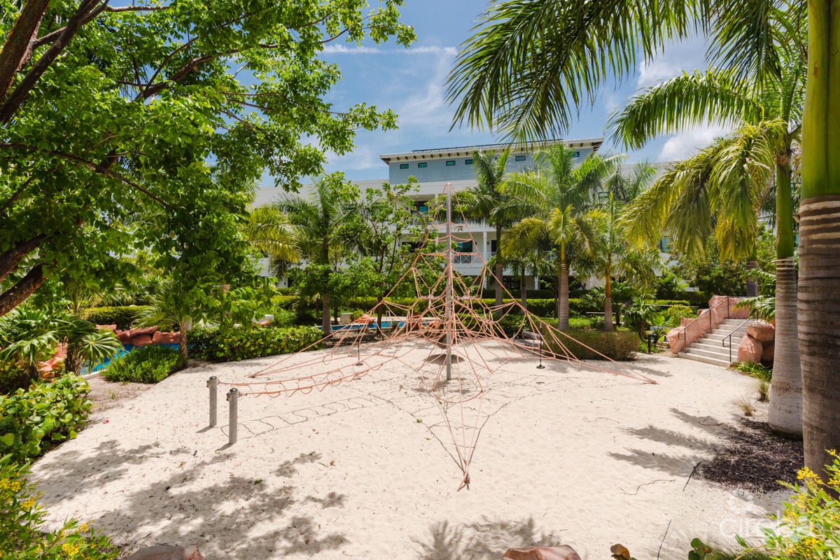 OLEA 123 – 4 BEDROOM CANAL FRONT DUPLEX/FAMILY HOME
