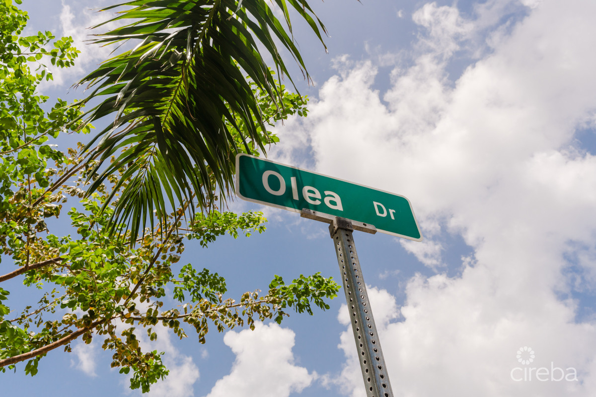 OLEA 123 – 4 BEDROOM CANAL FRONT DUPLEX/FAMILY HOME