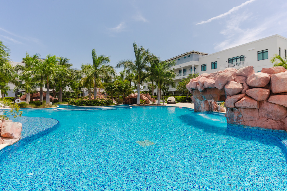 OLEA 123 – 4 BEDROOM CANAL FRONT DUPLEX/FAMILY HOME