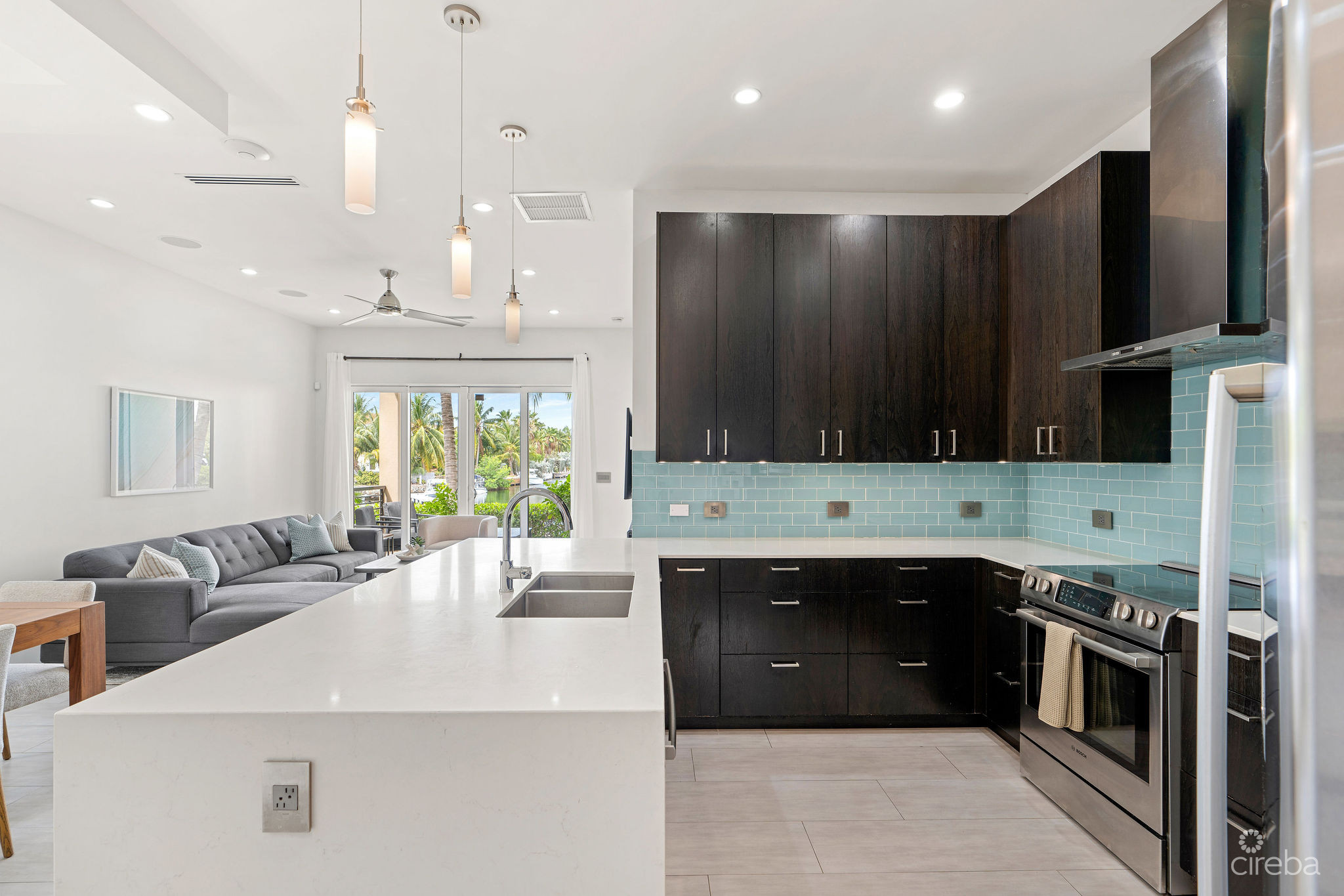 CYPRESS POINTE NORTH 101 – CANAL FRONT CRYSTAL HARBOUR