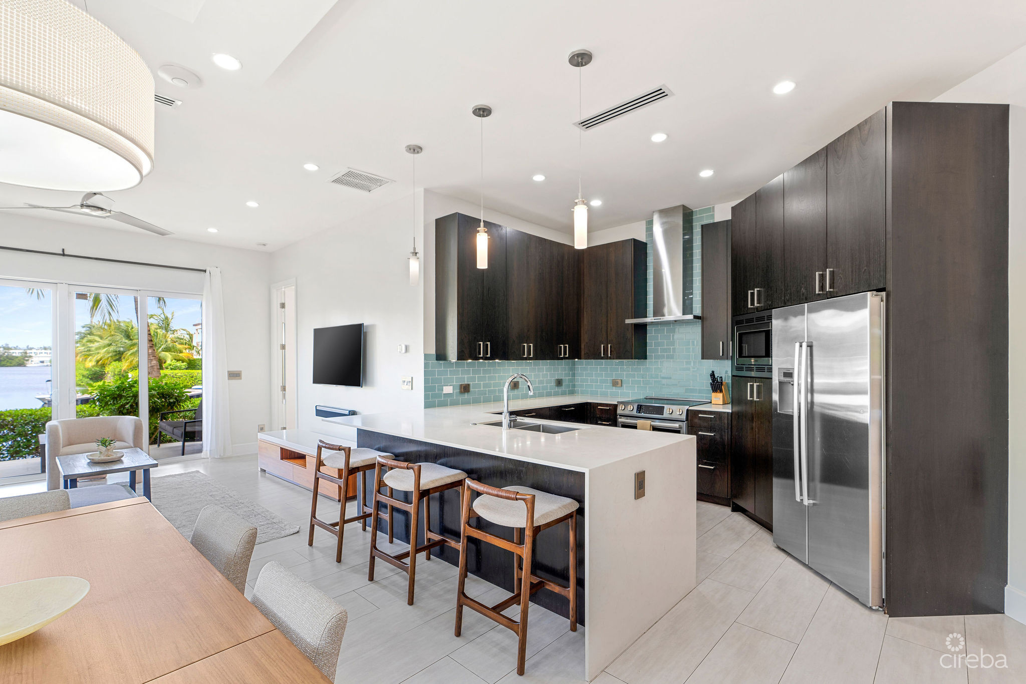 CYPRESS POINTE NORTH 101 – CANAL FRONT CRYSTAL HARBOUR