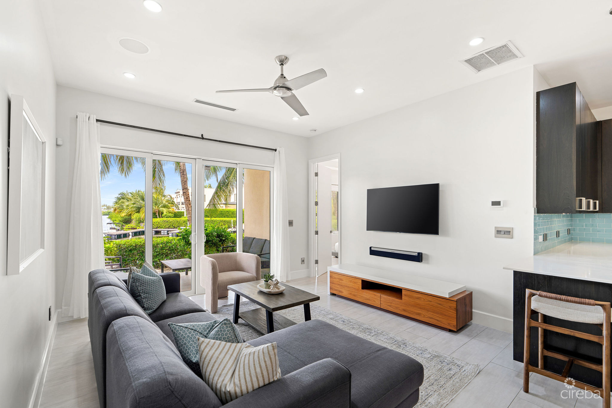 CYPRESS POINTE NORTH 101 – CANAL FRONT CRYSTAL HARBOUR