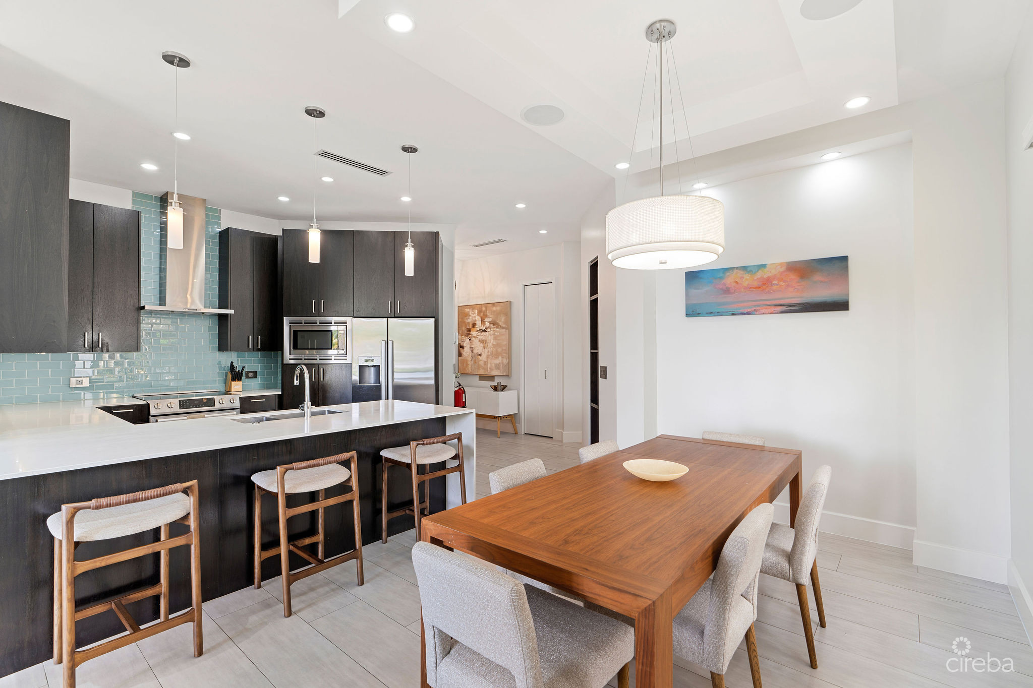 CYPRESS POINTE NORTH 101 – CANAL FRONT CRYSTAL HARBOUR