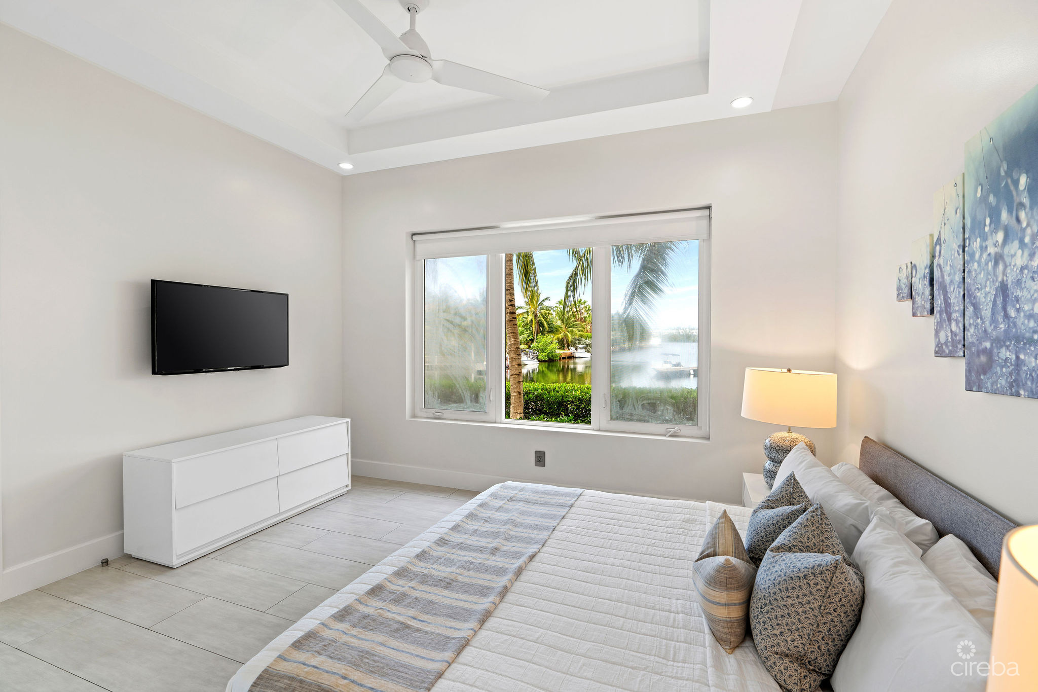 CYPRESS POINTE NORTH 101 – CANAL FRONT CRYSTAL HARBOUR