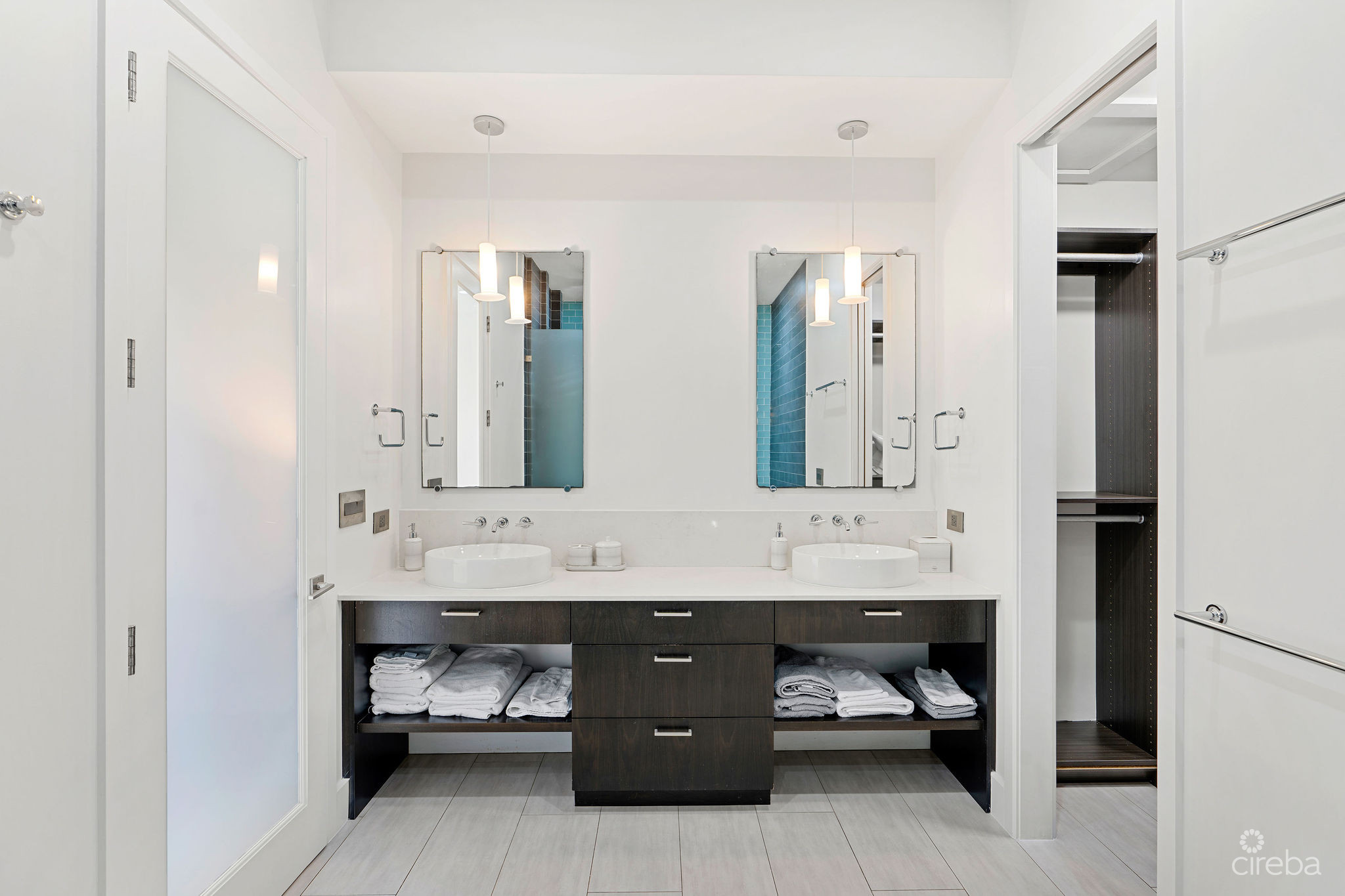 CYPRESS POINTE NORTH 101 – CANAL FRONT CRYSTAL HARBOUR