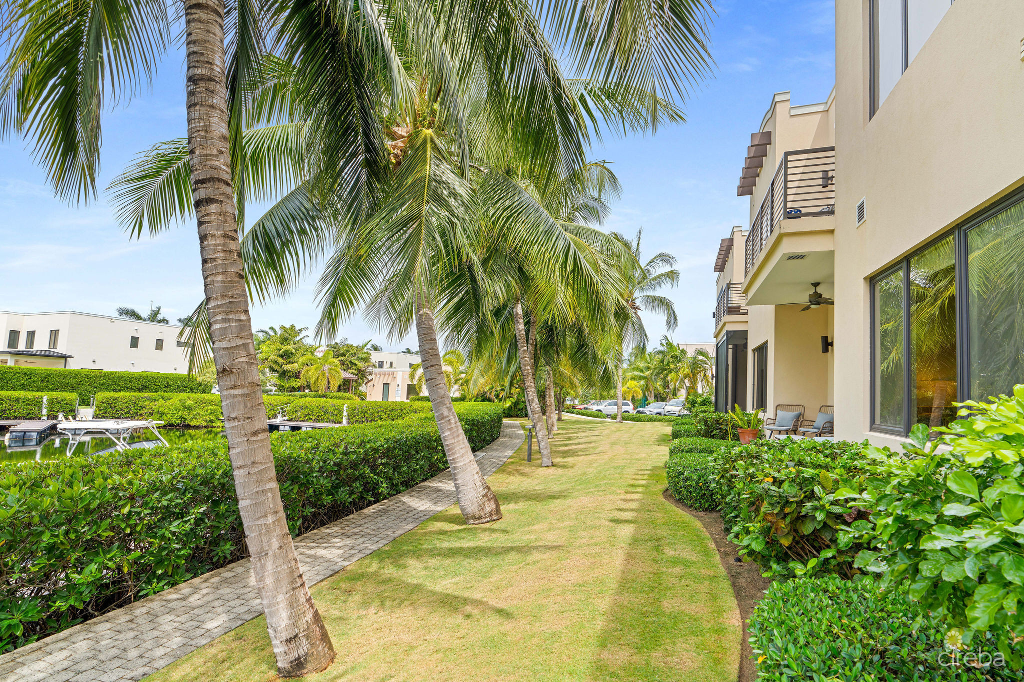 CYPRESS POINTE NORTH 101 – CANAL FRONT CRYSTAL HARBOUR