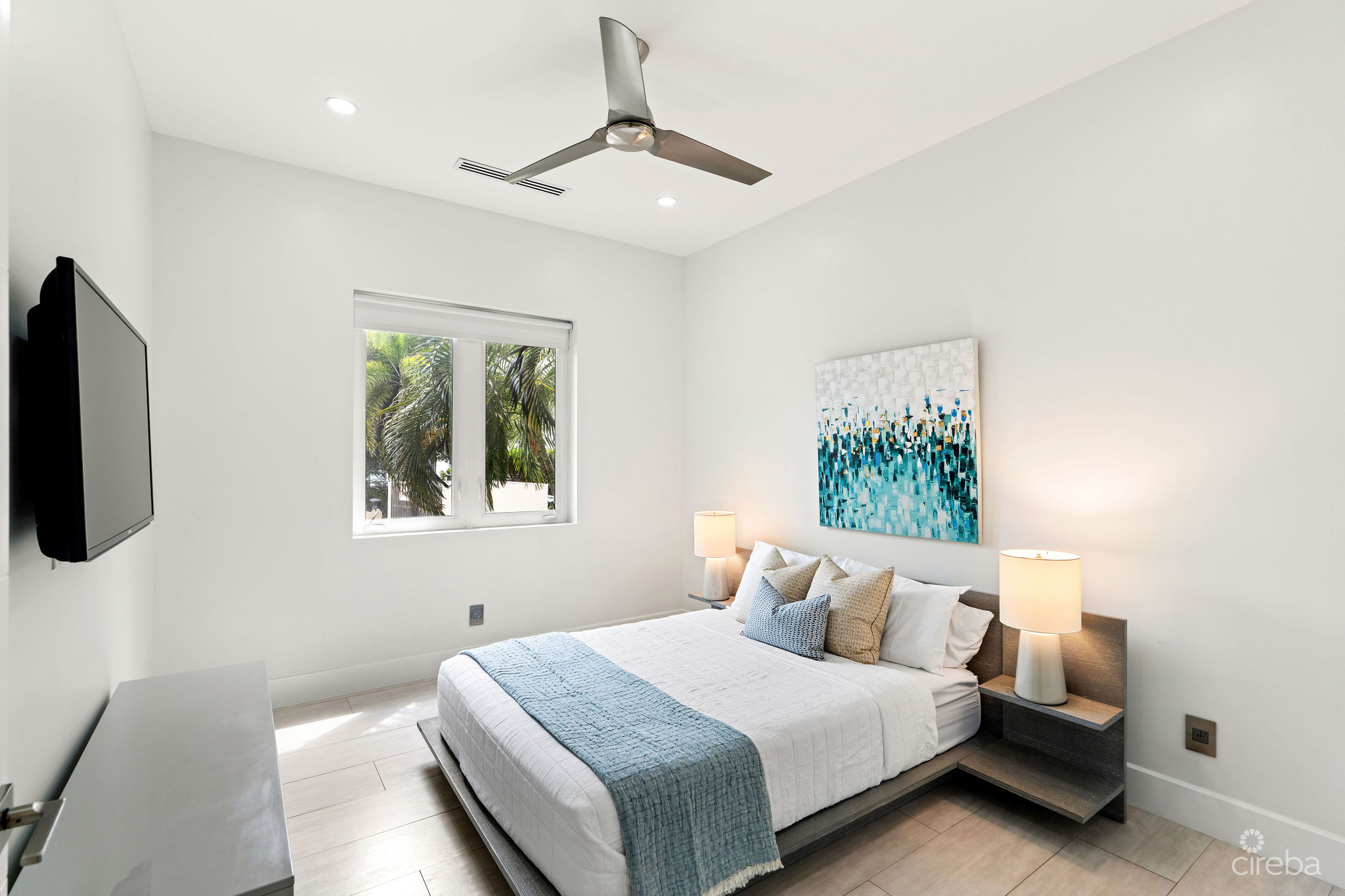 CYPRESS POINTE NORTH 101 – CANAL FRONT CRYSTAL HARBOUR