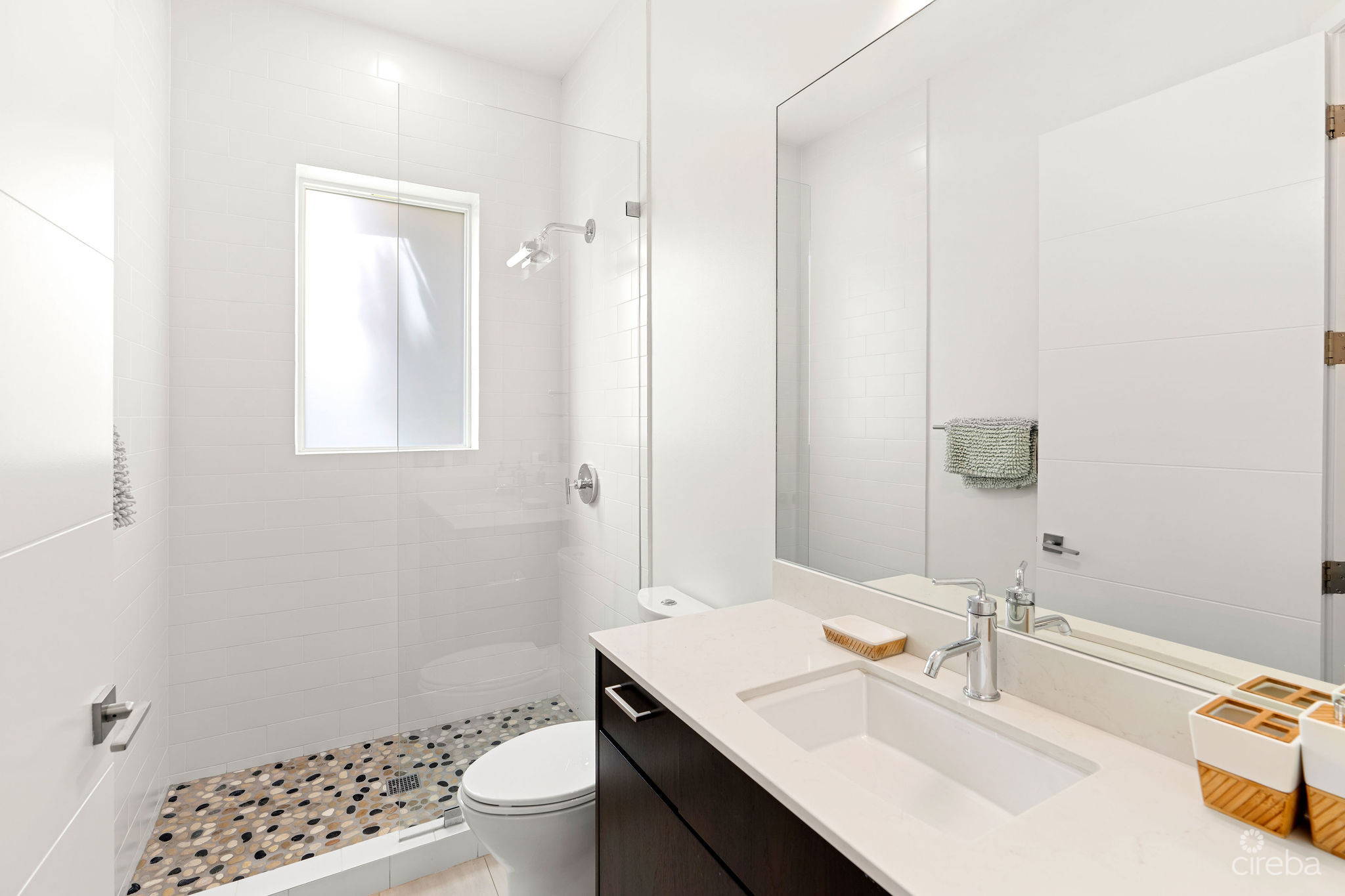 CYPRESS POINTE NORTH 101 – CANAL FRONT CRYSTAL HARBOUR