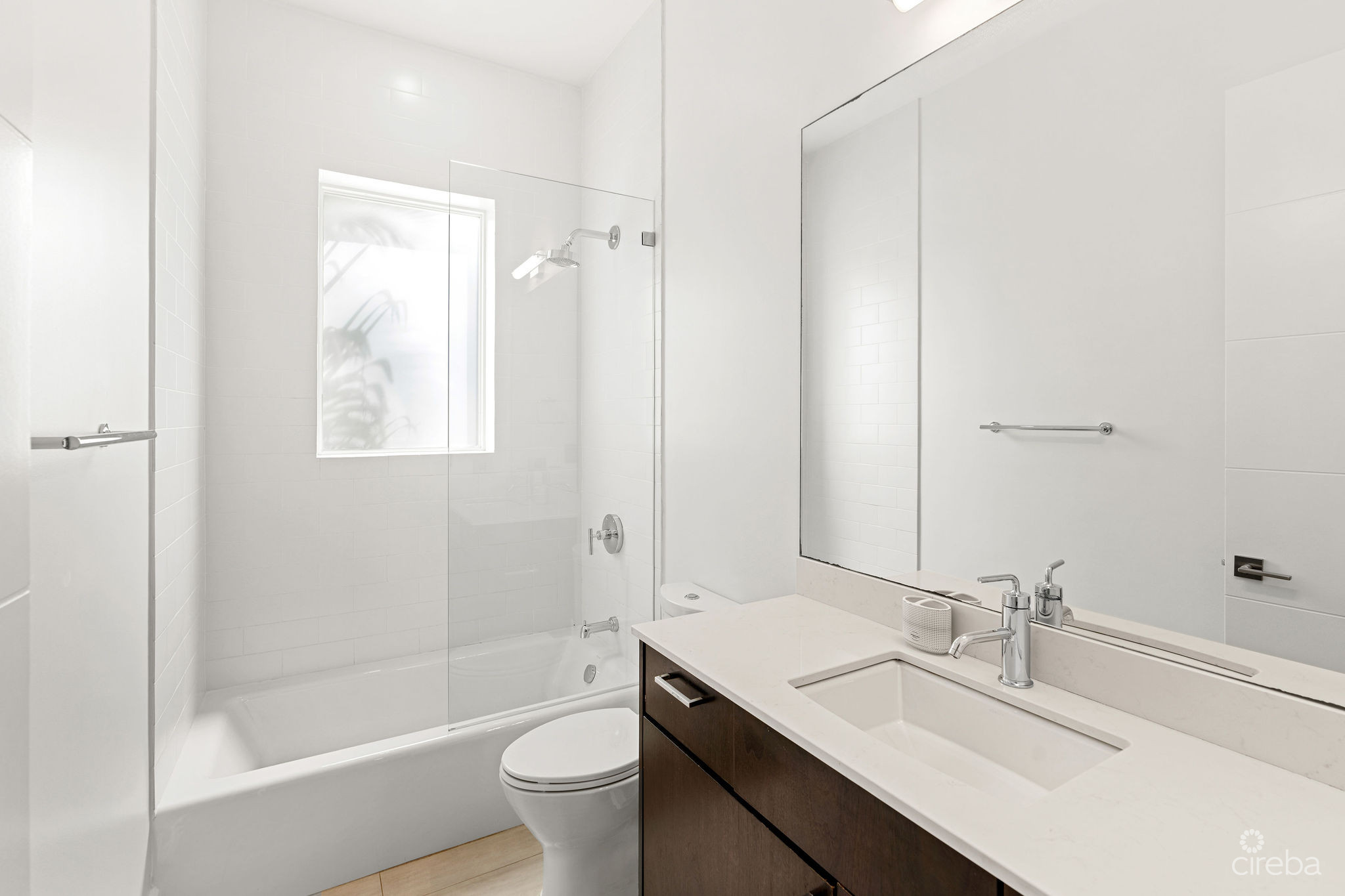 CYPRESS POINTE NORTH 101 – CANAL FRONT CRYSTAL HARBOUR