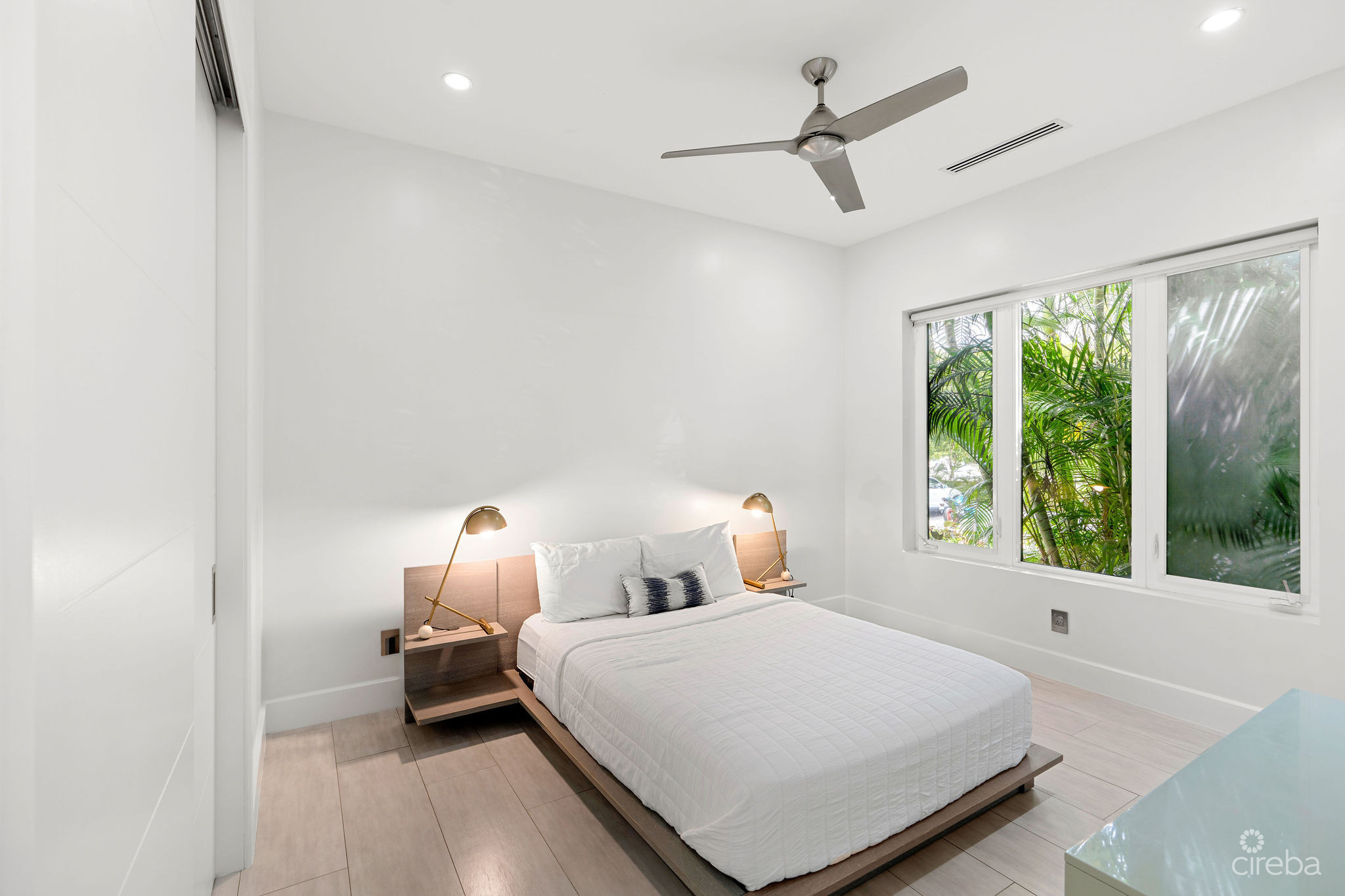 CYPRESS POINTE NORTH 101 – CANAL FRONT CRYSTAL HARBOUR