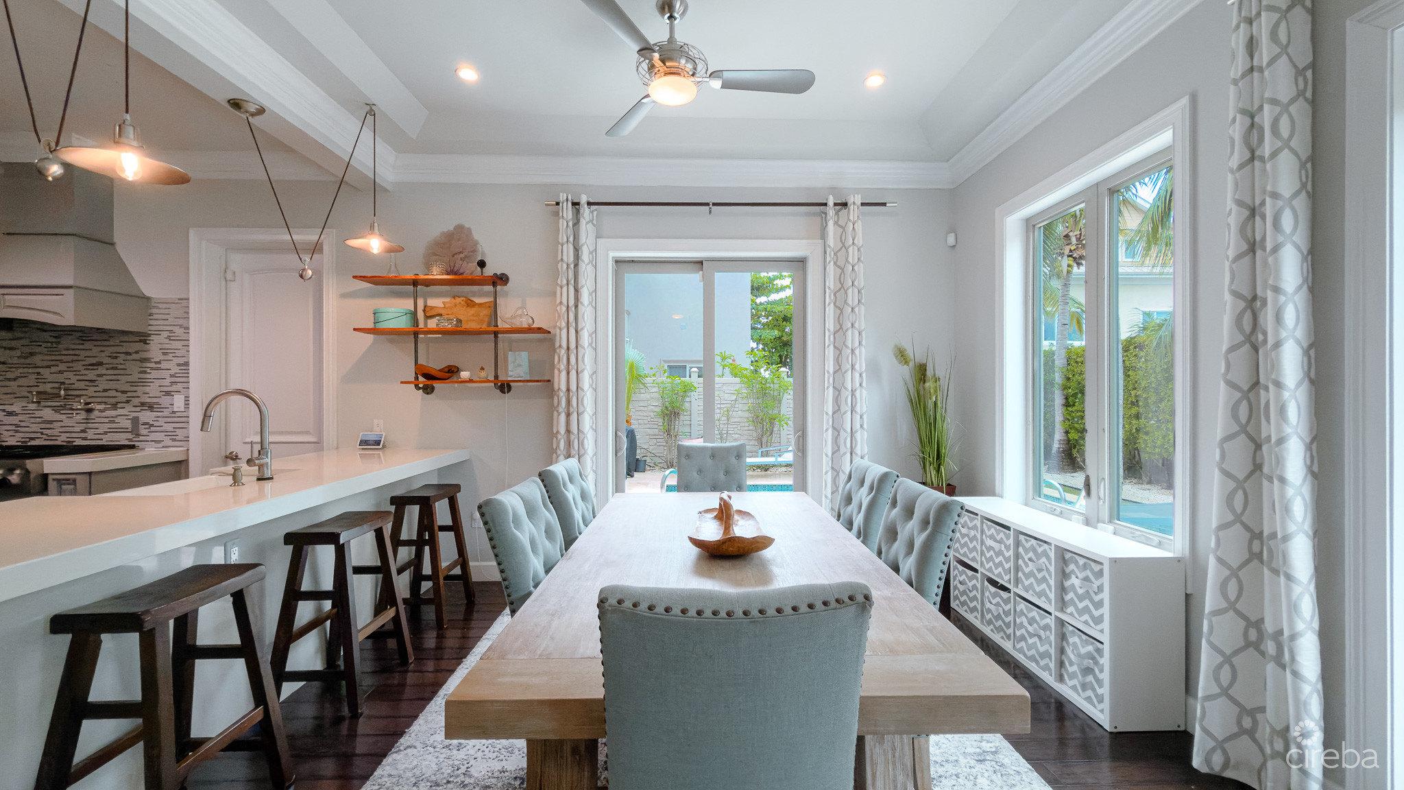 CAMELOT DRIVE HOME, SEVEN MILE BEACH