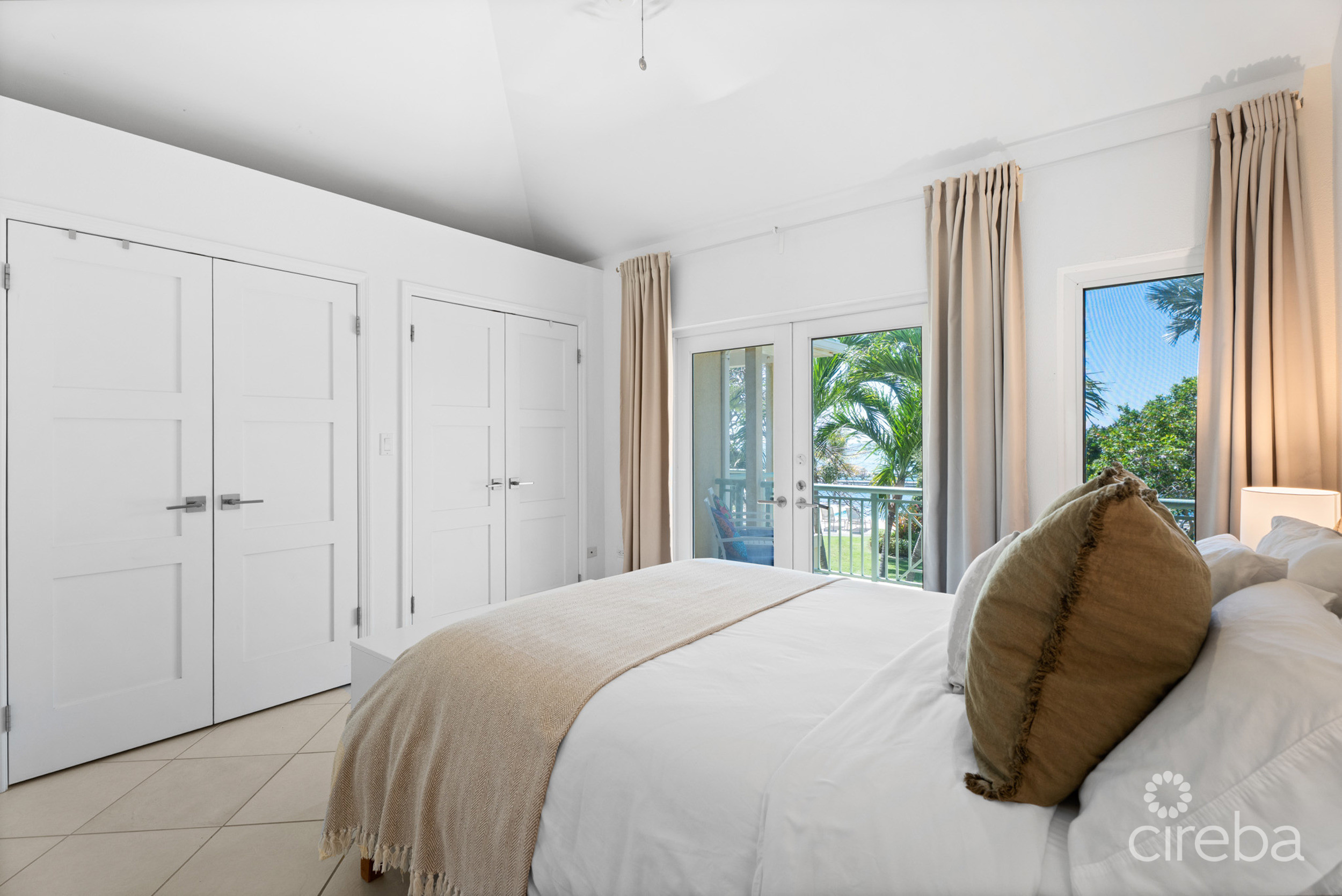 PIRATES LAIR 10 – SOUTH SOUND OCEANFRONT TOWNHOME