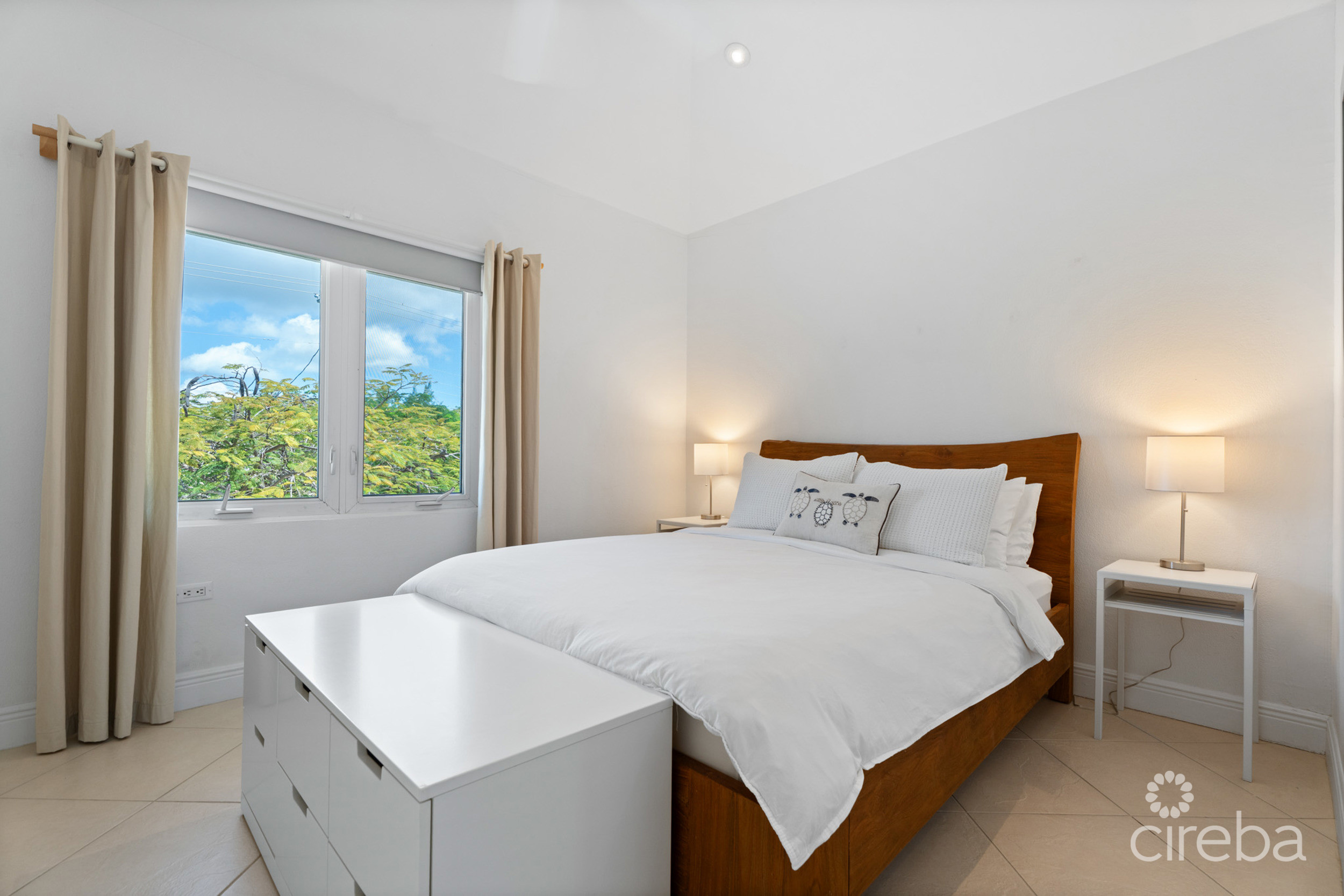 PIRATES LAIR 10 – SOUTH SOUND OCEANFRONT TOWNHOME