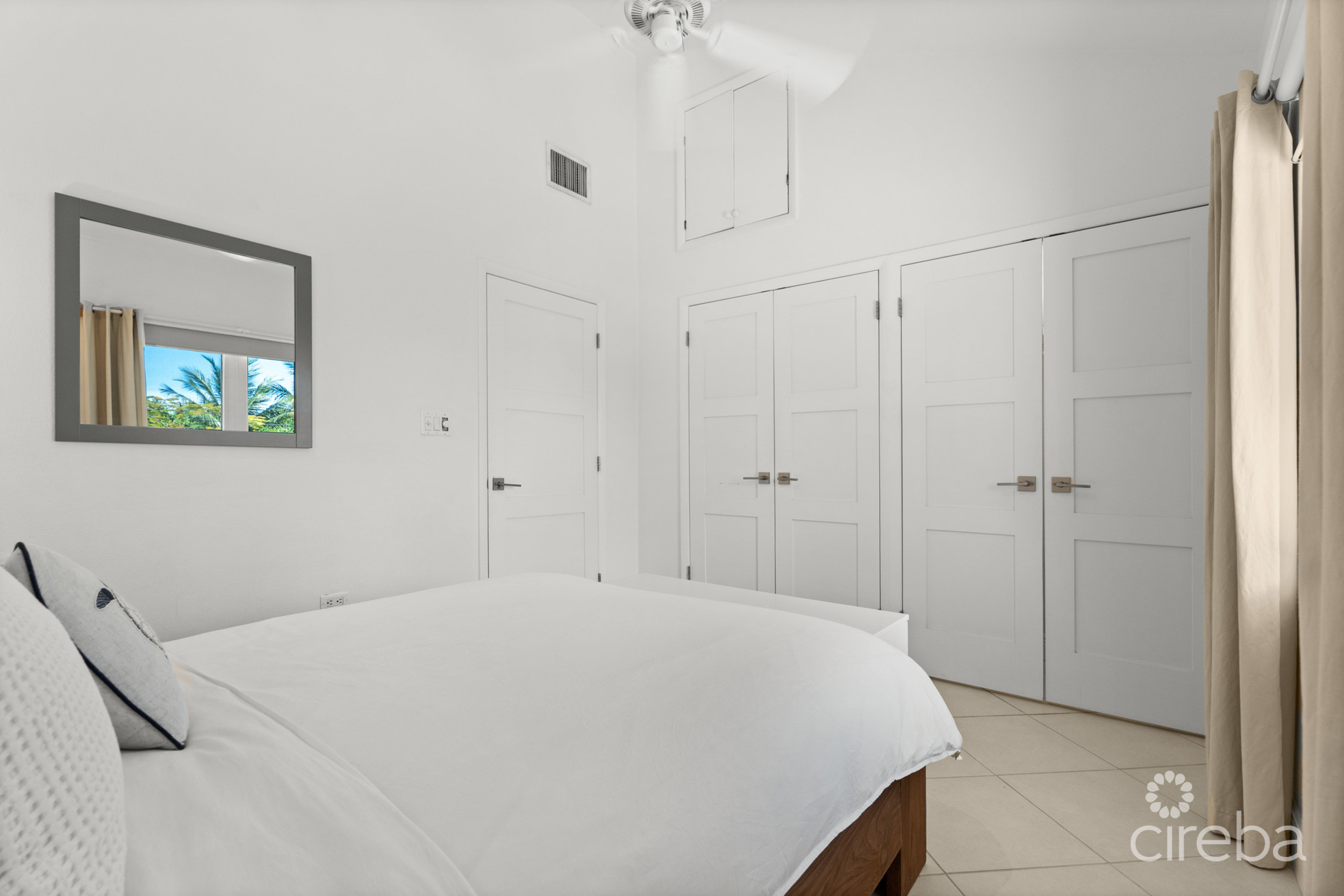 PIRATES LAIR 10 – SOUTH SOUND OCEANFRONT TOWNHOME