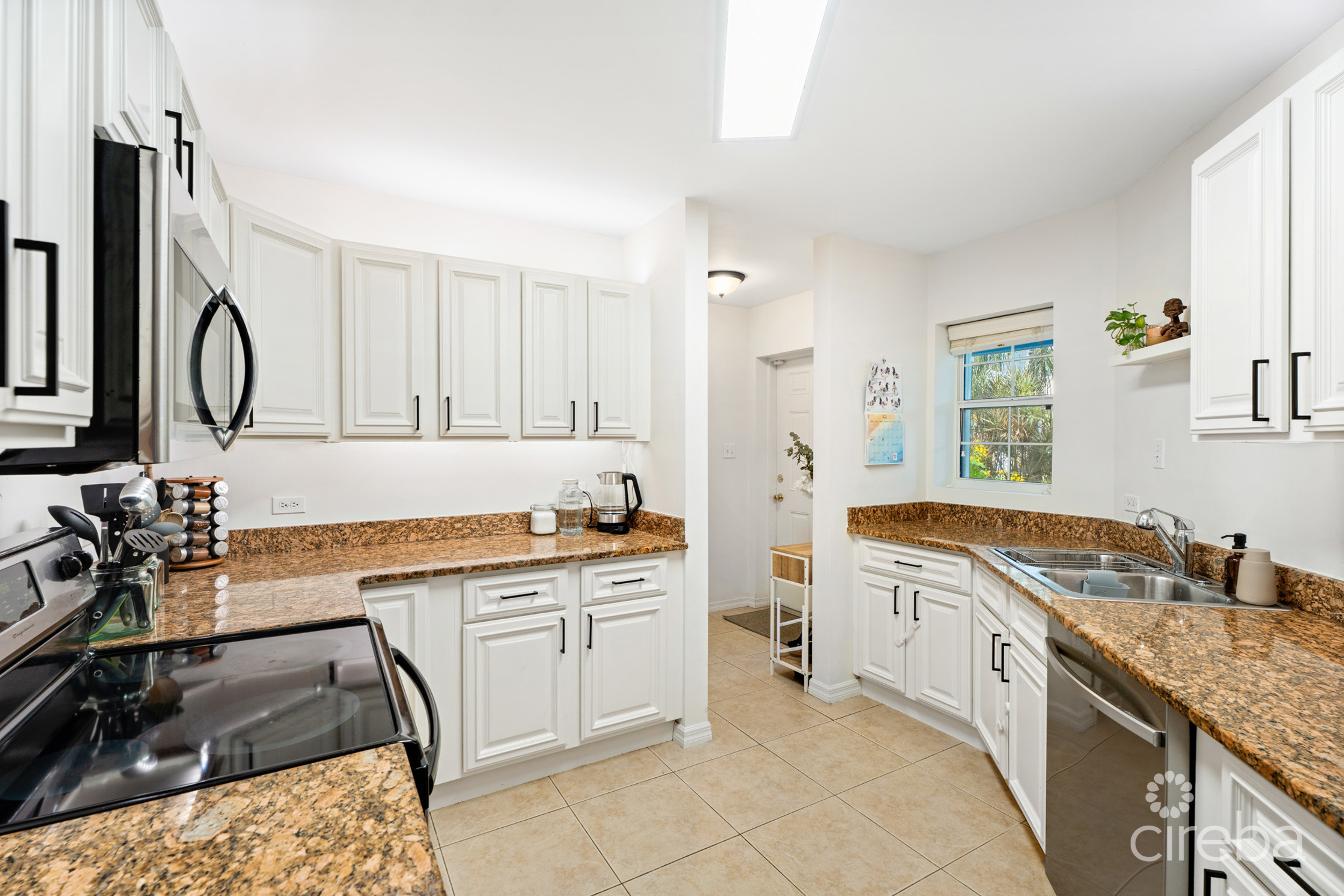 CAYMAN CROSSING 33, BEAUTIFULLY RENOVATED TOWNHOME