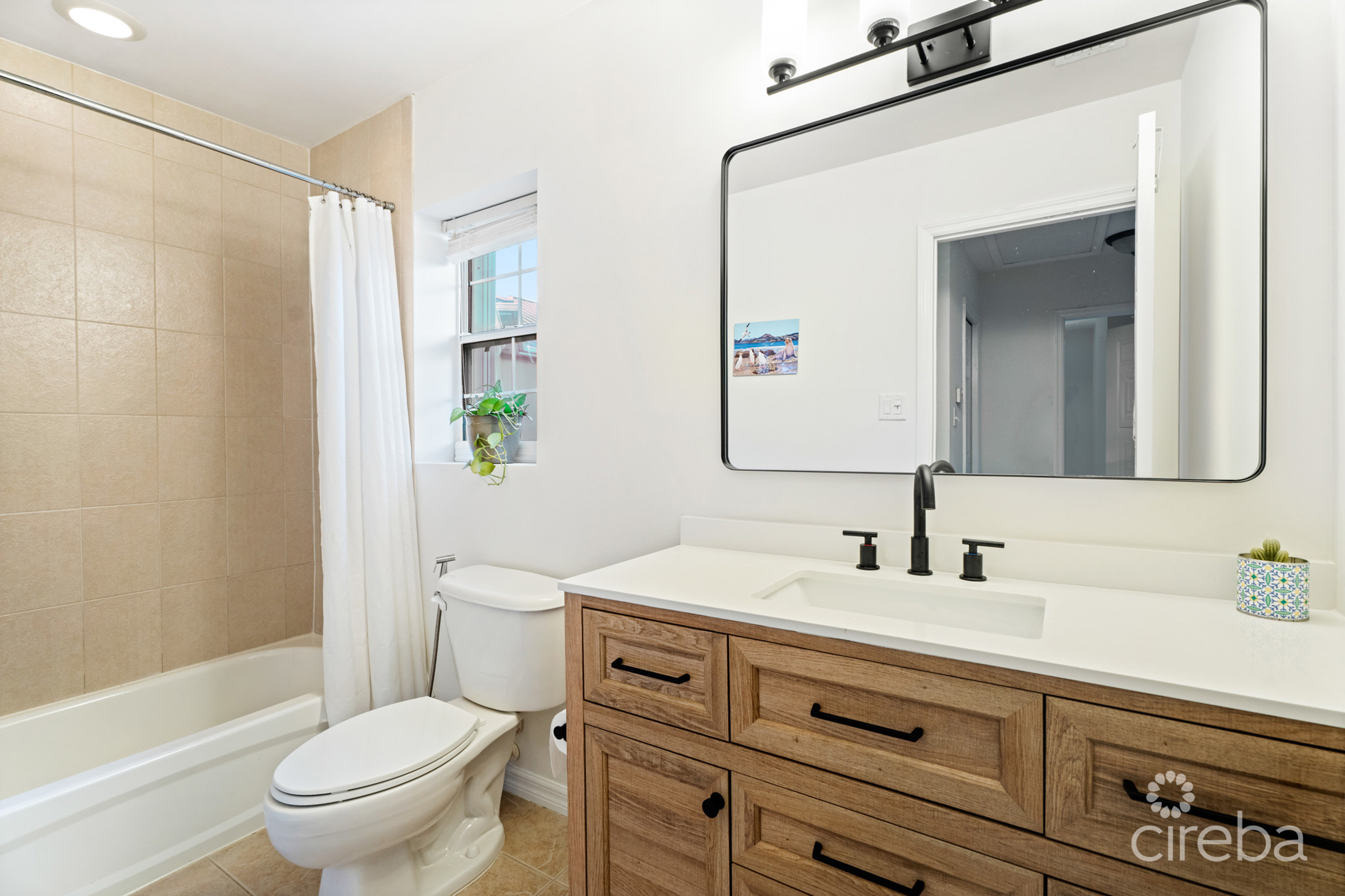 CAYMAN CROSSING 33, BEAUTIFULLY RENOVATED TOWNHOME