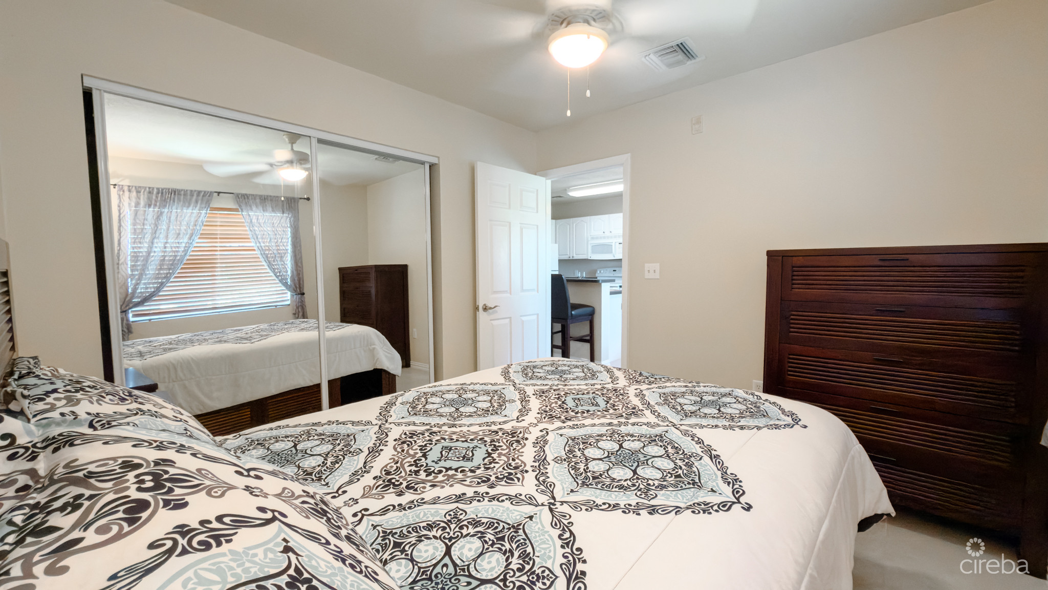 LAKESIDE 1 BED CONDO