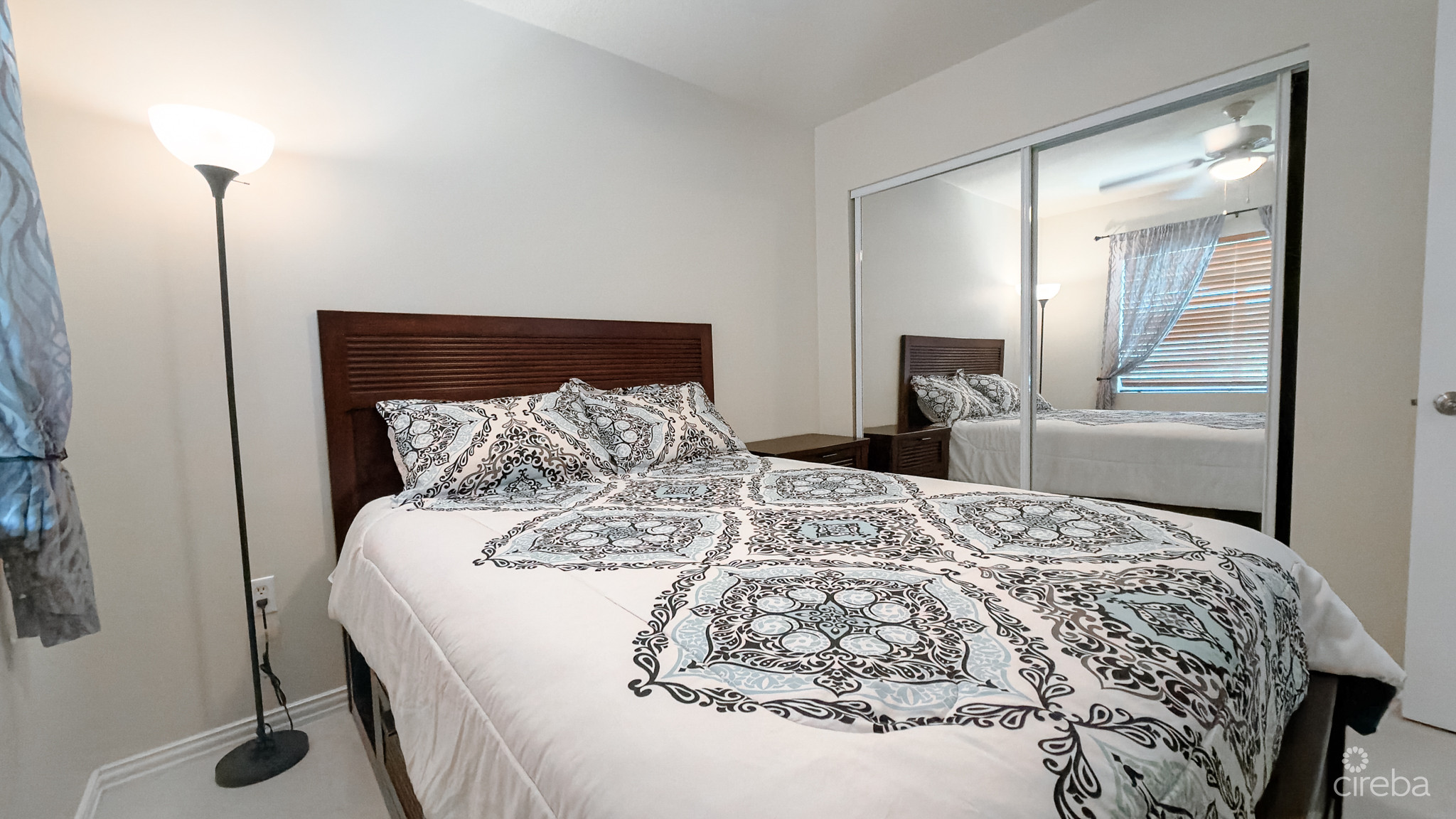 LAKESIDE 1 BED CONDO