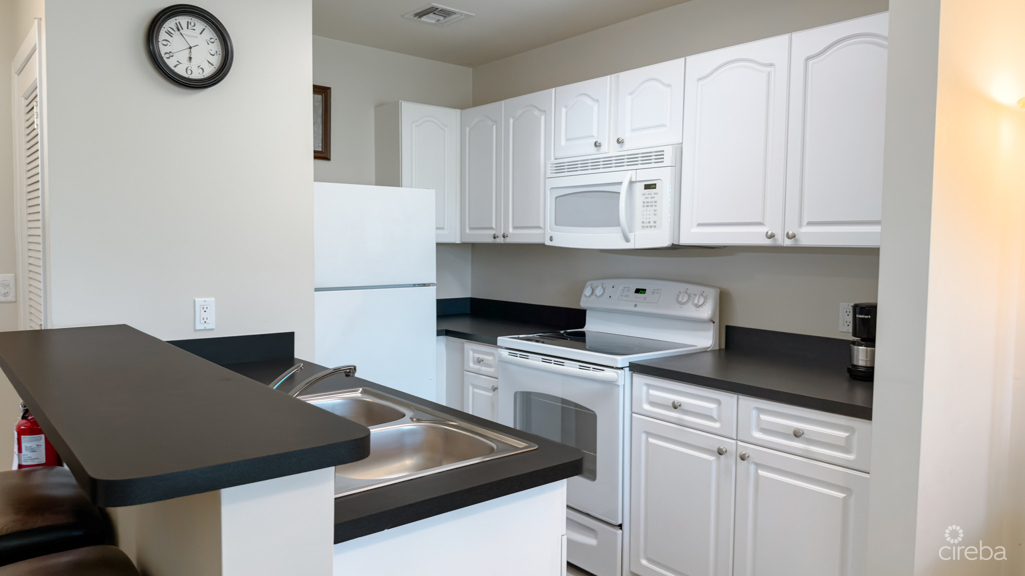 LAKESIDE 1 BED CONDO