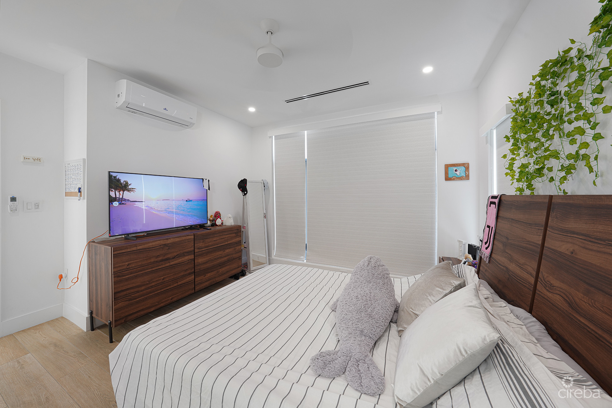 SALT AIR TOWNHOME END UNIT 4 BED