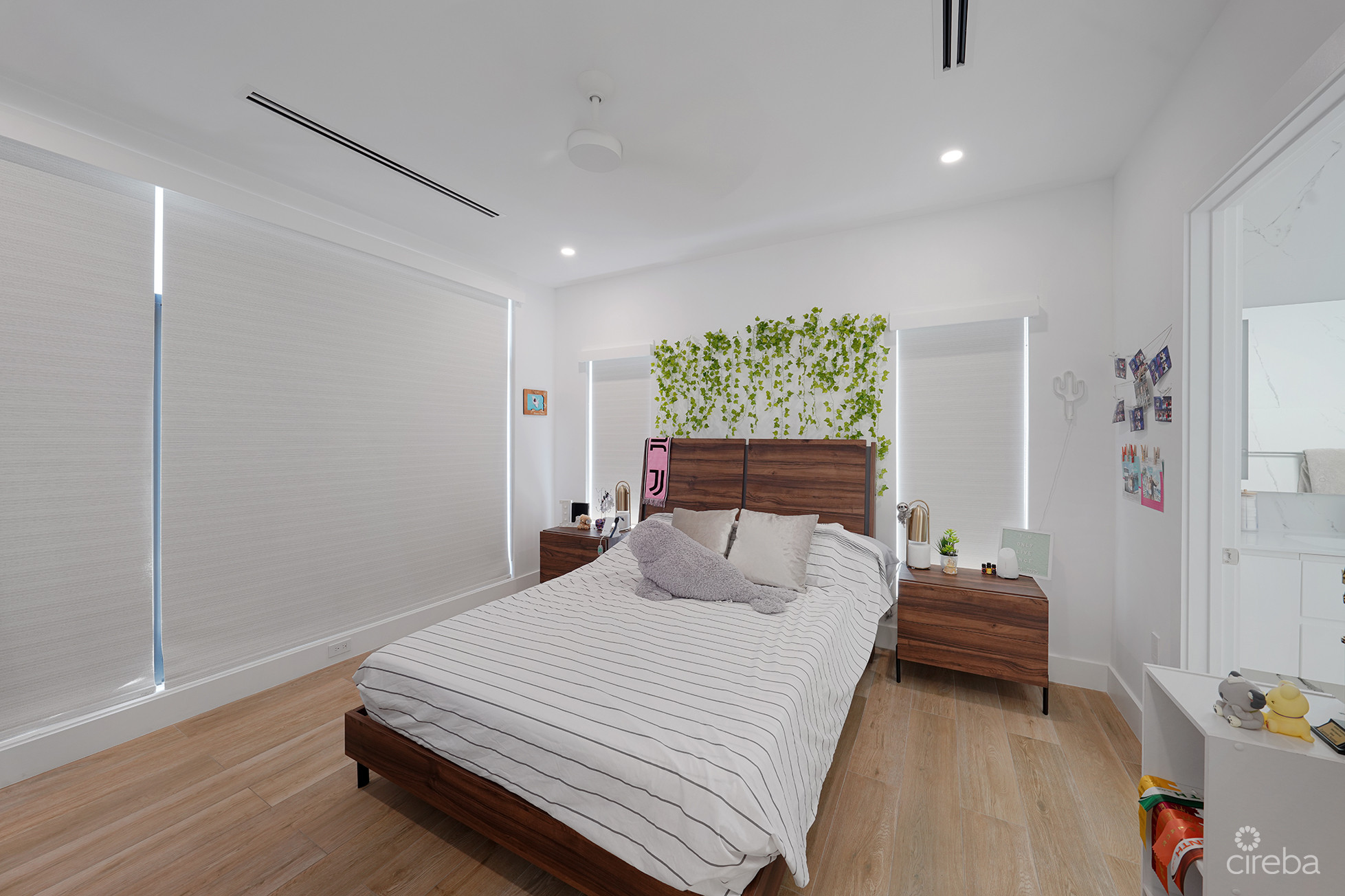 SALT AIR TOWNHOME END UNIT 4 BED