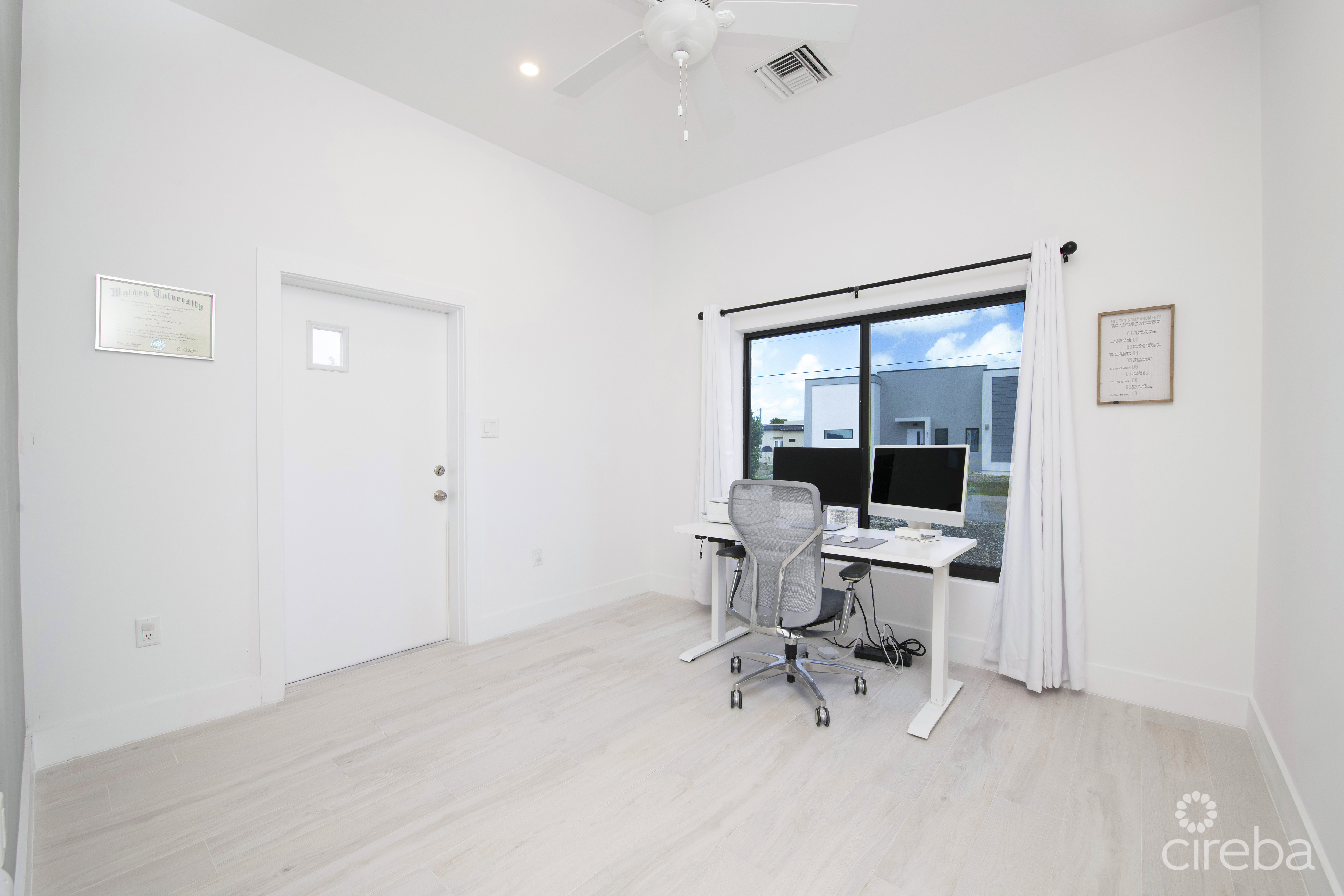 MODERN 3 BED, 3 BATH SINGLE FAMILY HOME. WITH BONUS OFFICE/DEN.