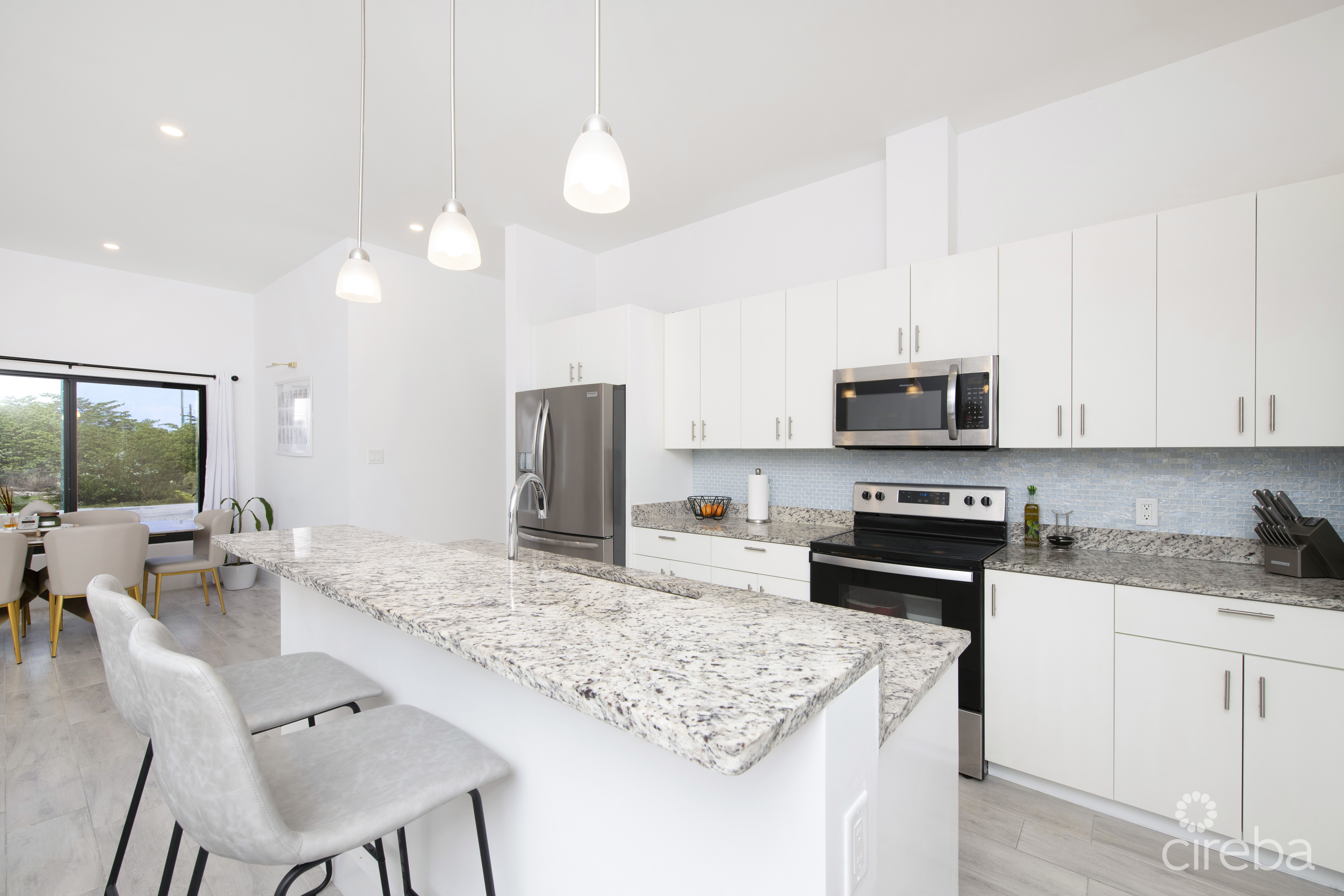 MODERN 3 BED, 3 BATH SINGLE FAMILY HOME. WITH BONUS OFFICE/DEN.