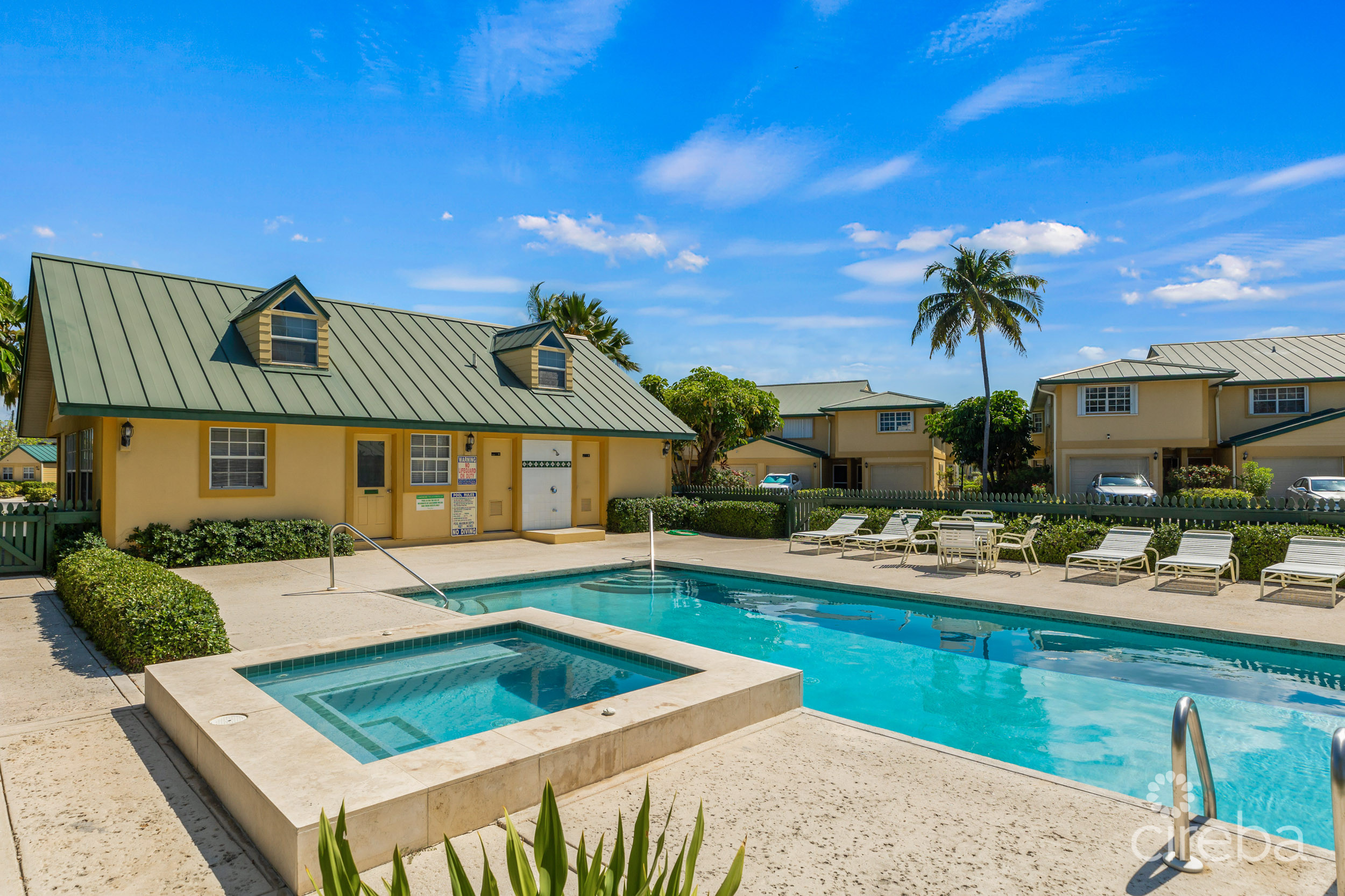 #6 LAKESHORE VILLAS / 2 BED PLUS DEN / 3 BATH