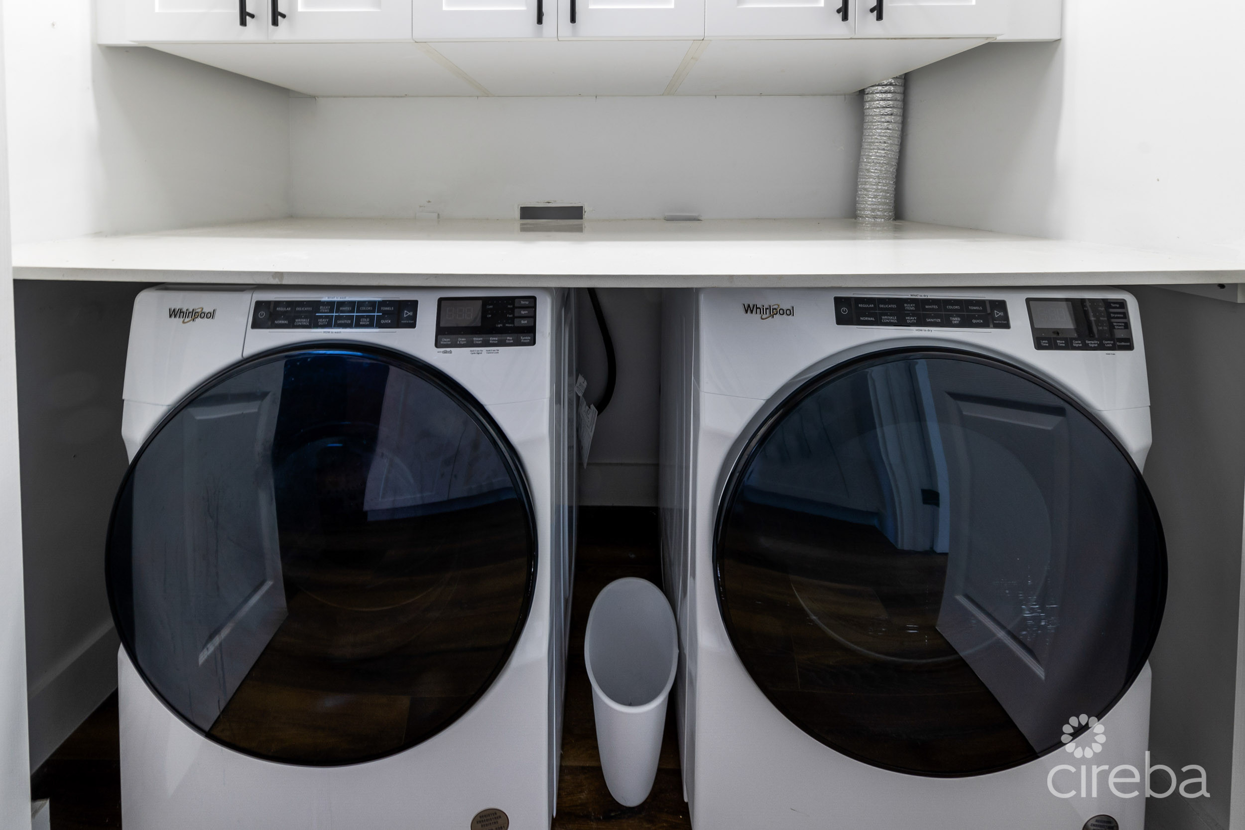 #6 LAKESHORE VILLAS / 2 BED PLUS DEN / 3 BATH