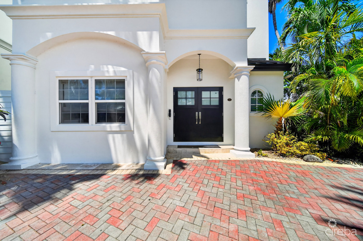 PALACADES VILLA 1 ON PROSPECT POINT