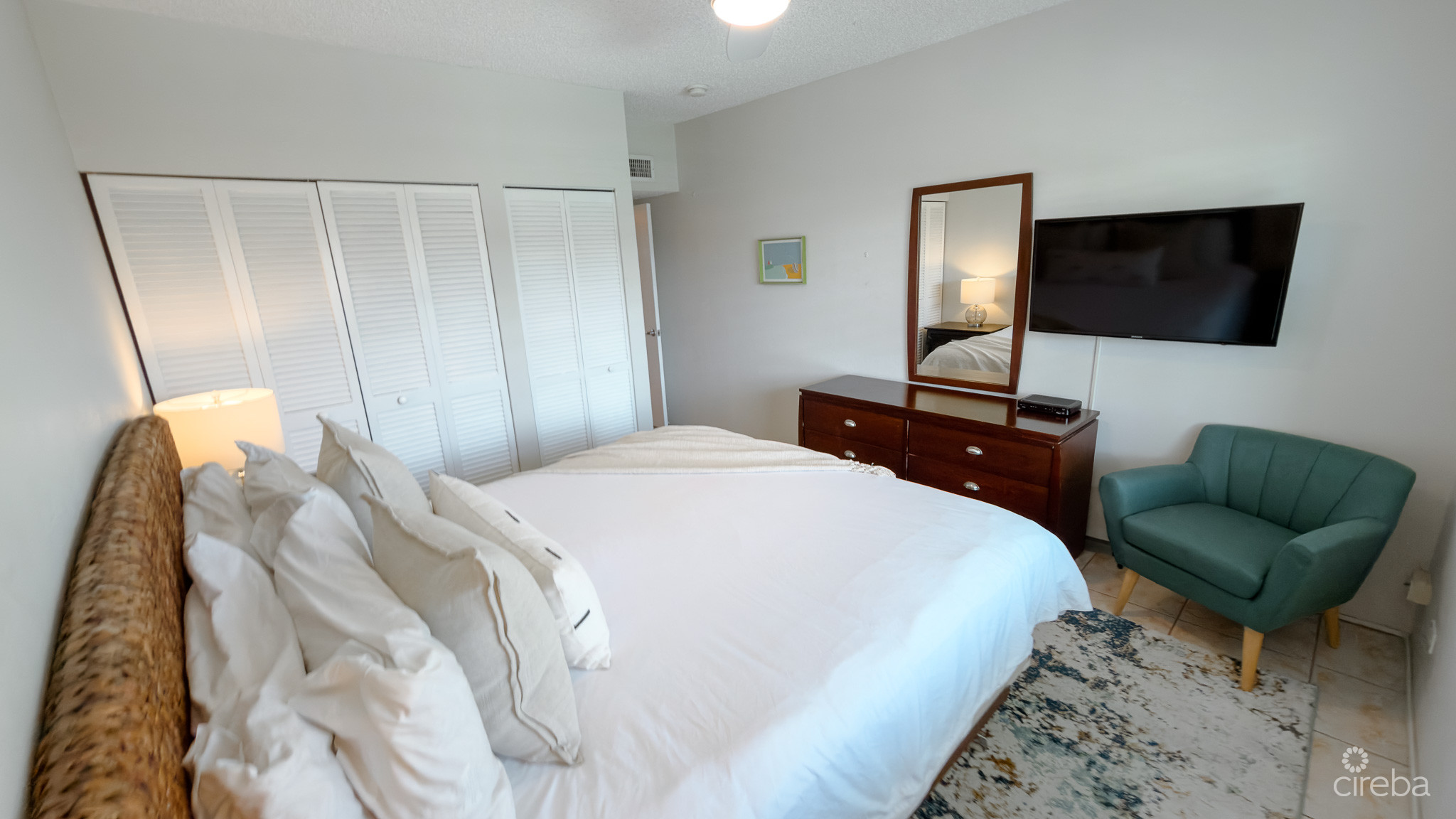 PLANTATION VILLAGE – 7 MILE BEACH CONDO