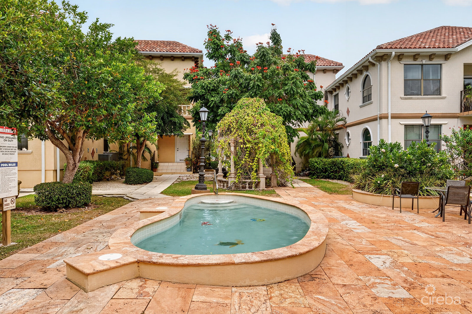 2 BEDROOM CONDO IN LANTERN POINT