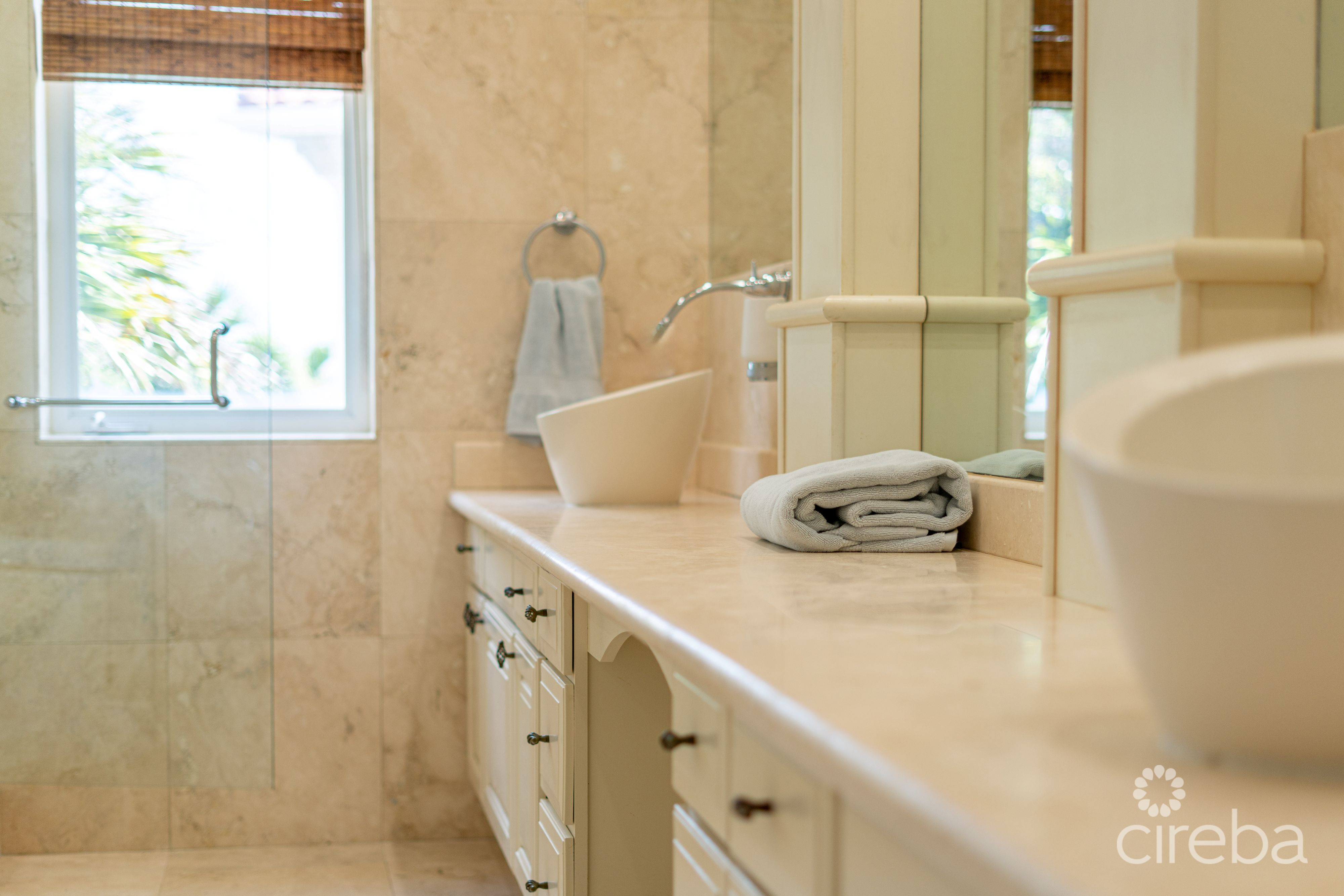 VISCAYA 1B – WATERFRONT HOME GOVERNORS HARBOUR