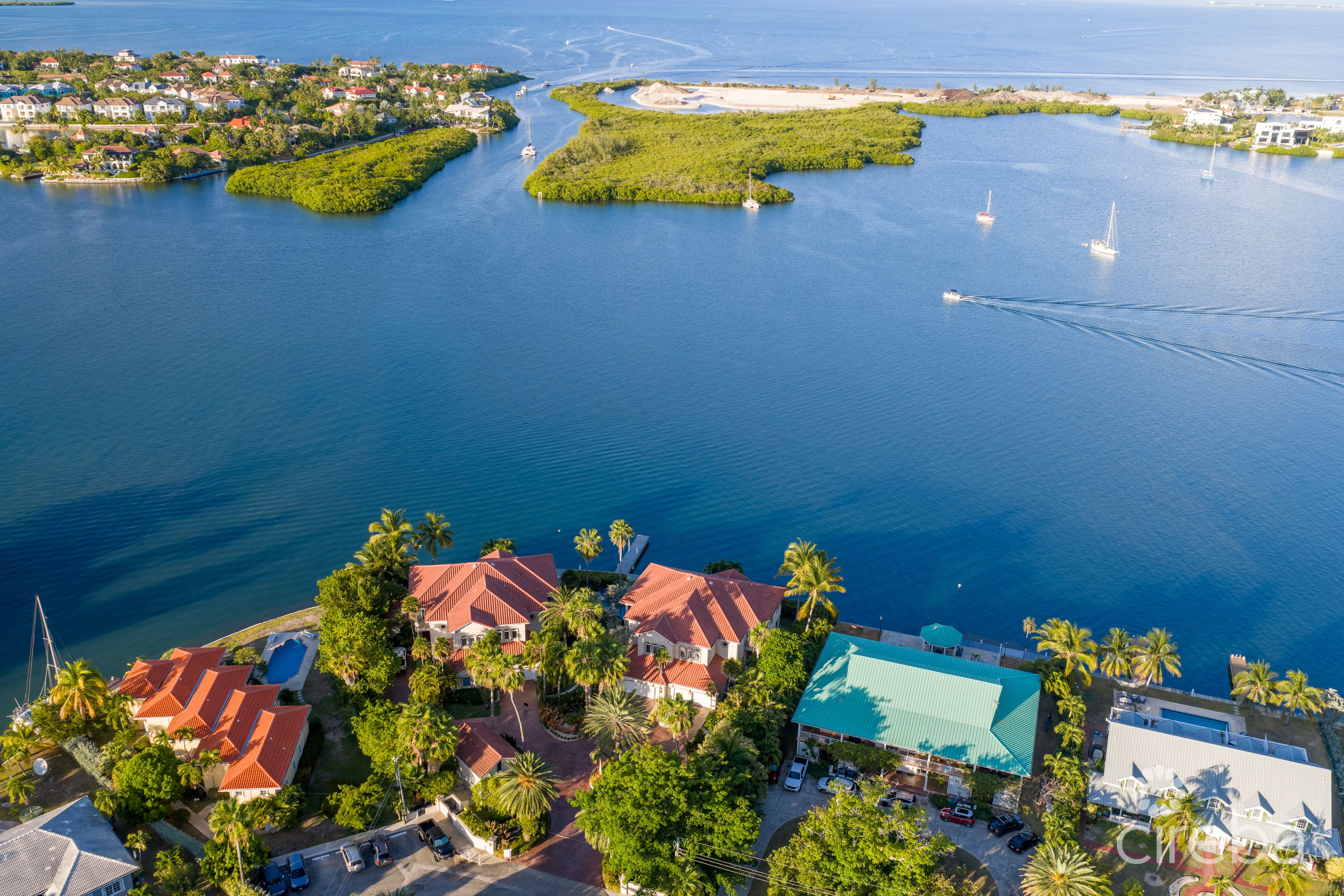 VISCAYA 1B – WATERFRONT HOME GOVERNORS HARBOUR