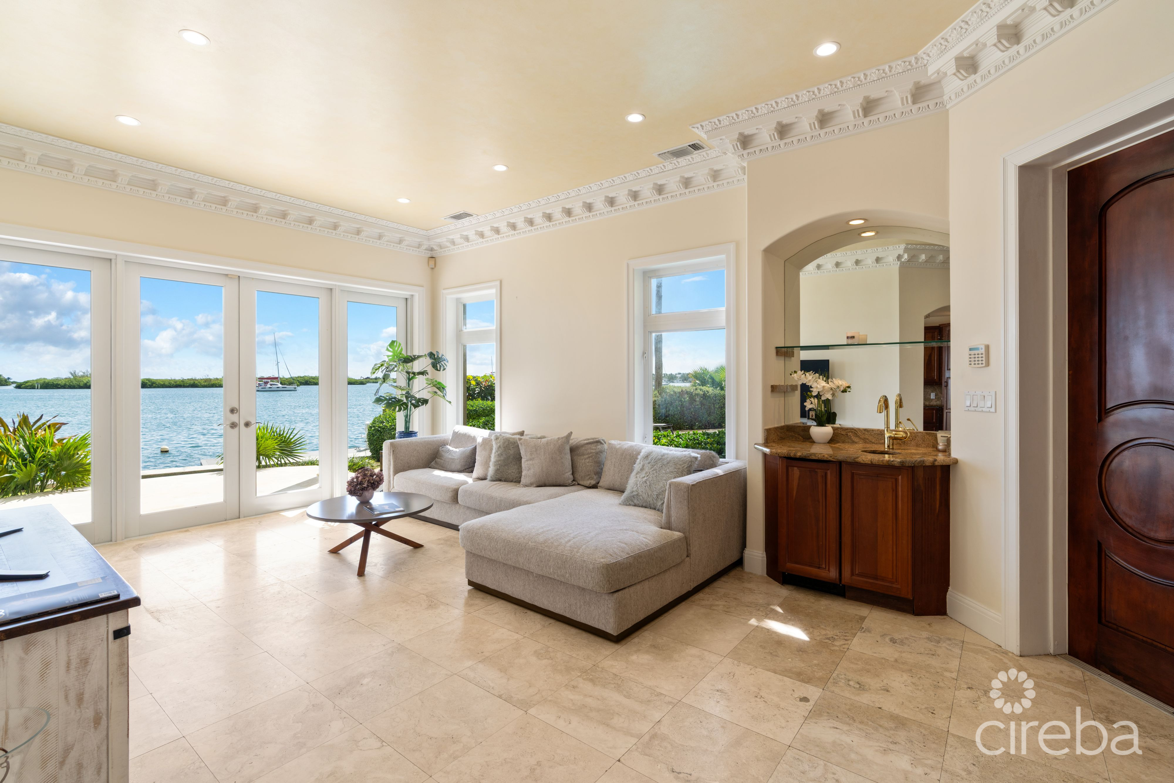 VISCAYA 1B – WATERFRONT HOME GOVERNORS HARBOUR