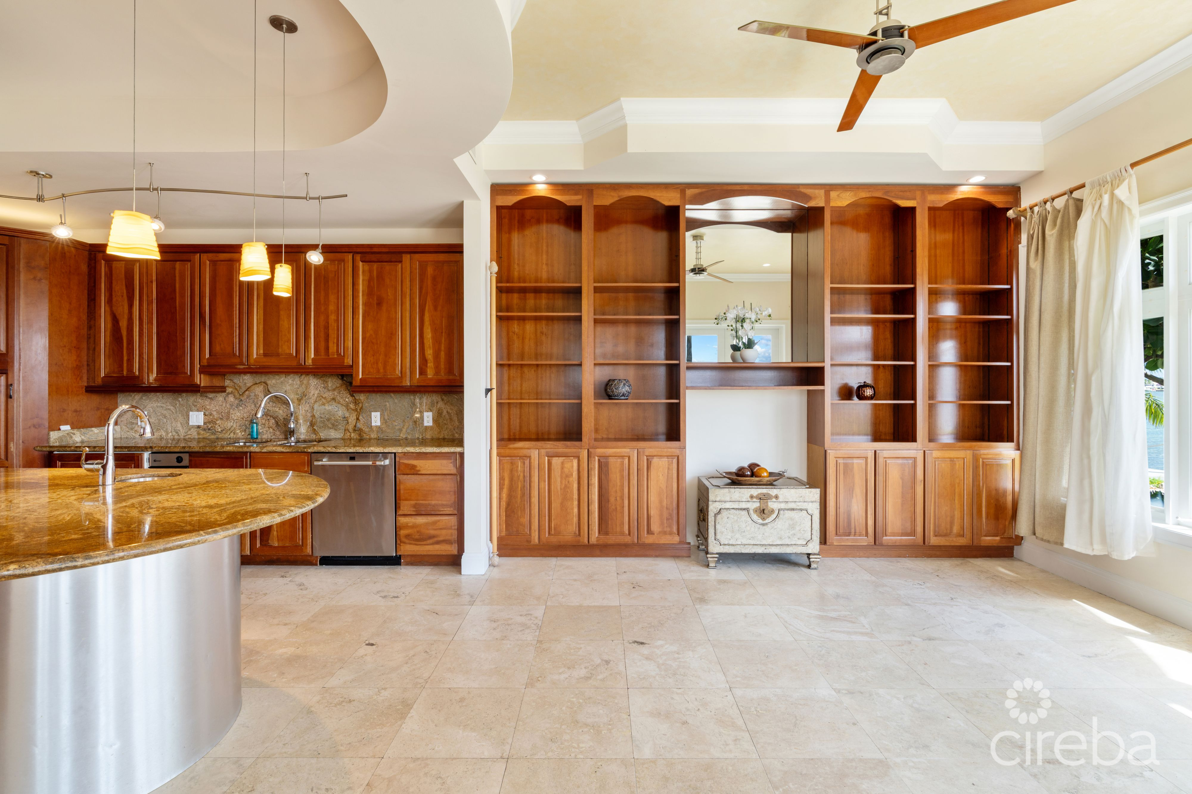 VISCAYA 1B – WATERFRONT HOME GOVERNORS HARBOUR