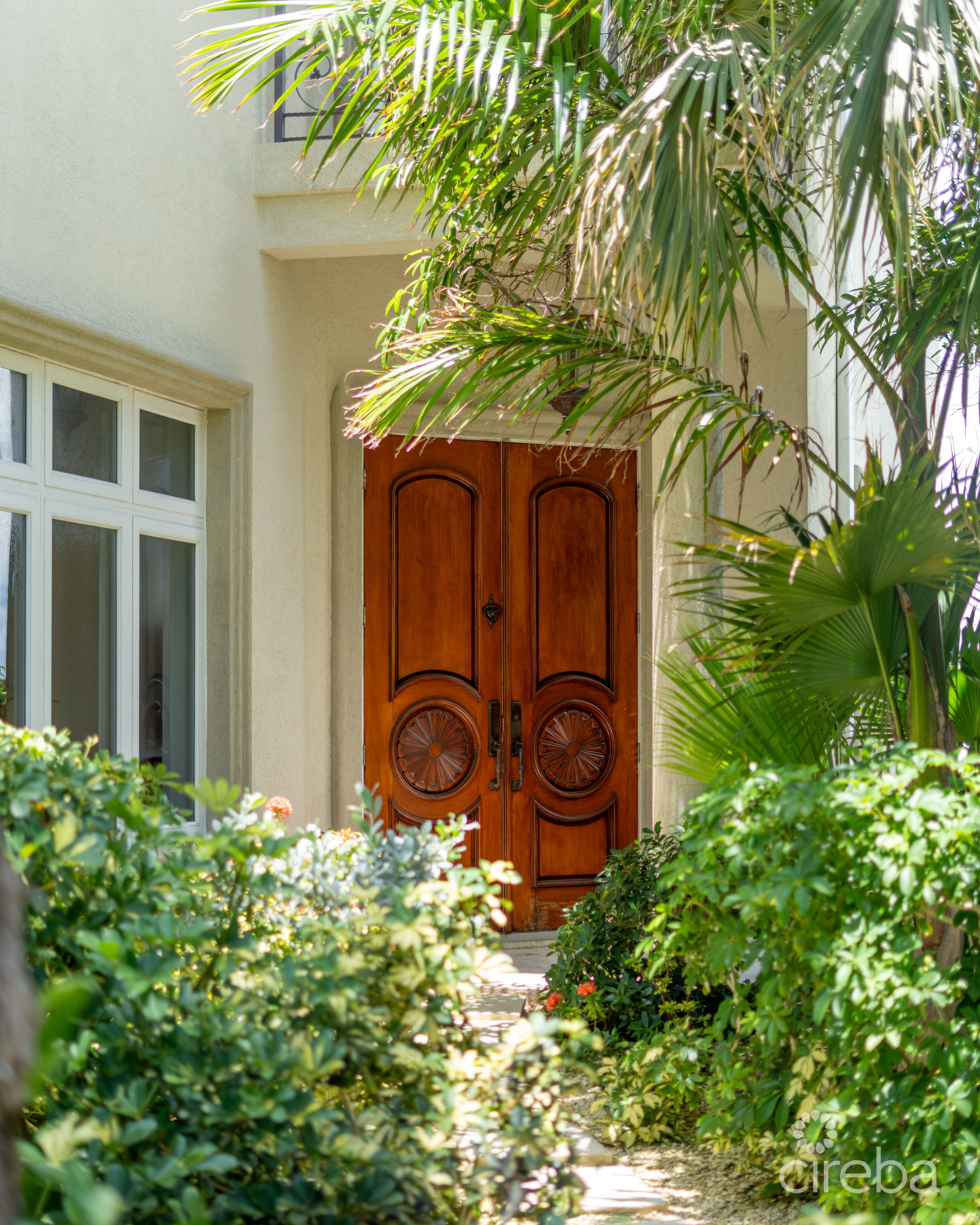 VISCAYA 1B – WATERFRONT HOME GOVERNORS HARBOUR