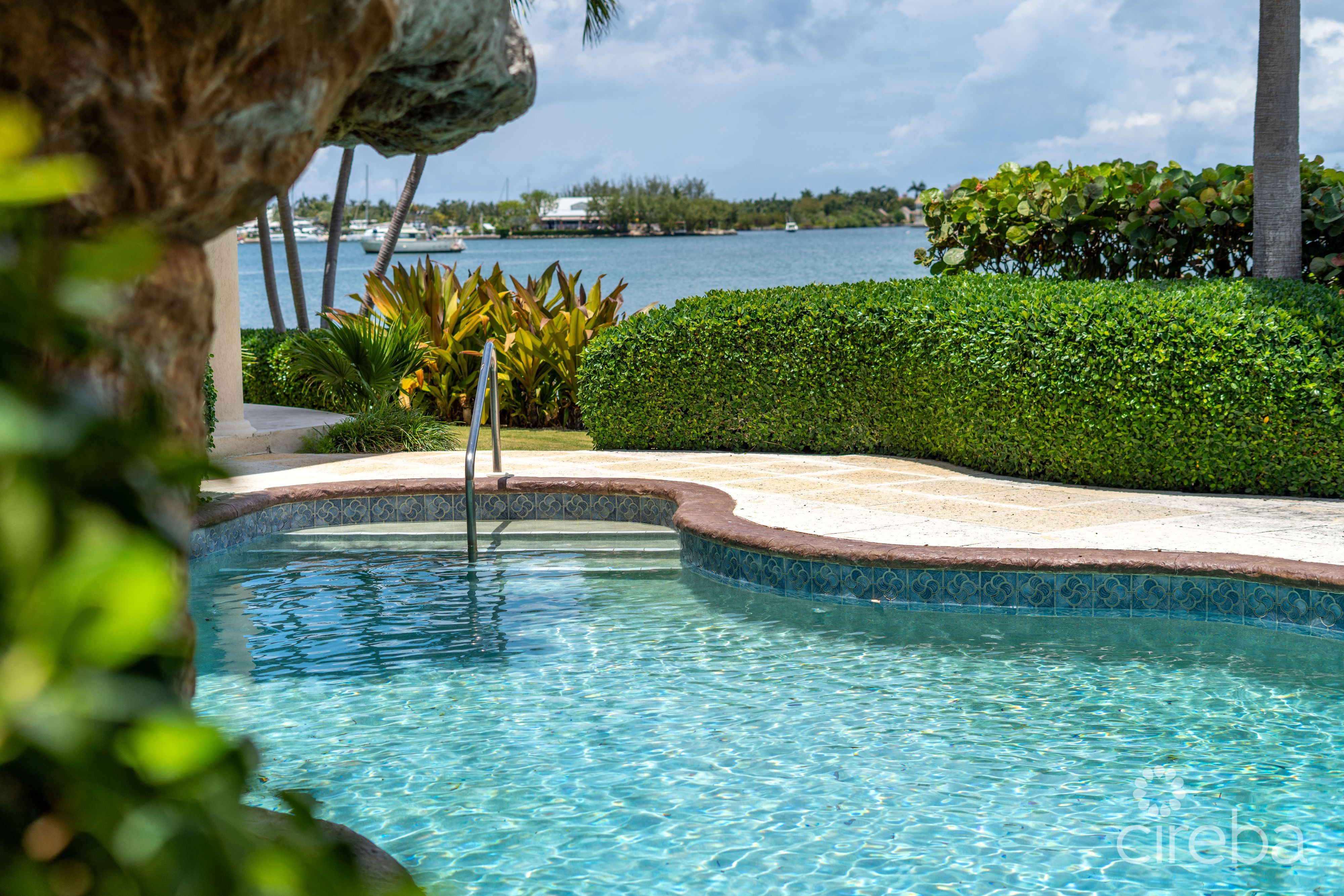 VISCAYA 1B – WATERFRONT HOME GOVERNORS HARBOUR