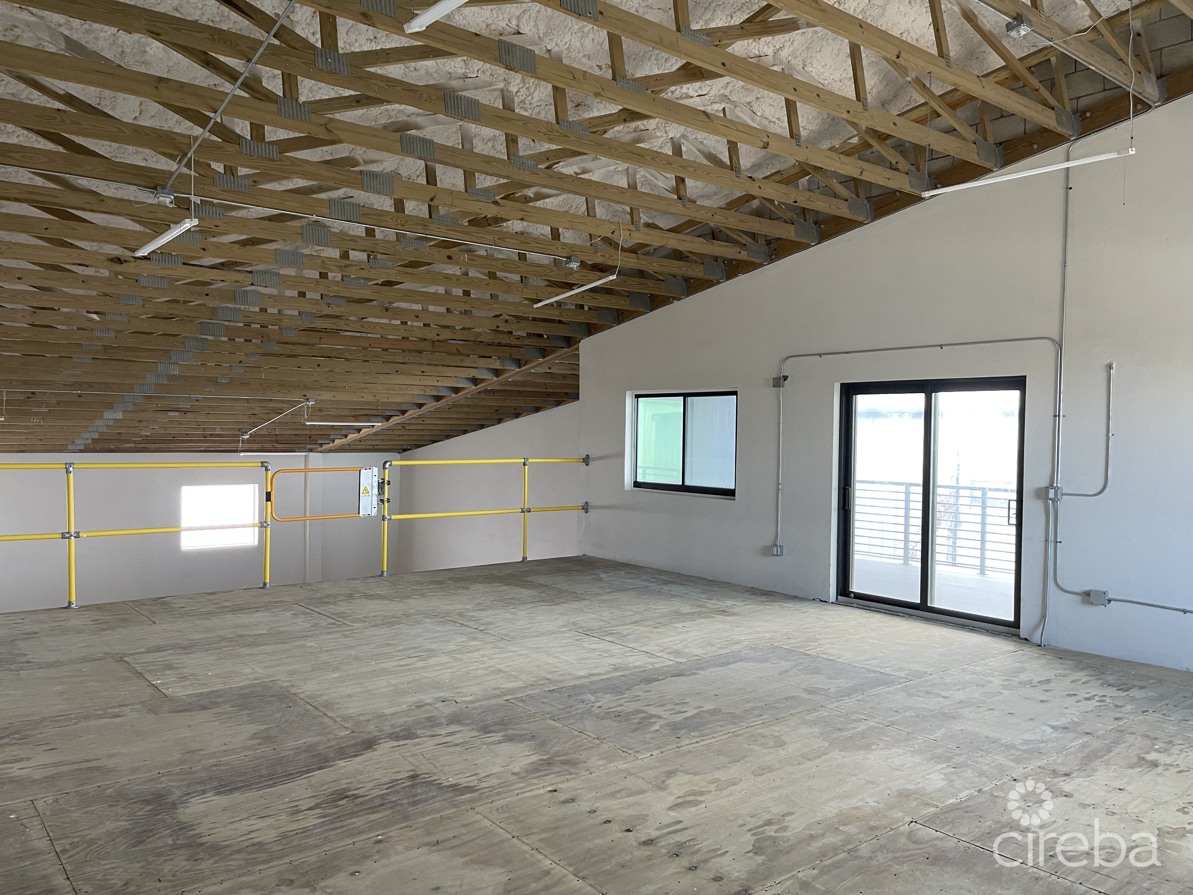 PRIME LOCATION – LEASED INVESTMENT WAREHOUSE