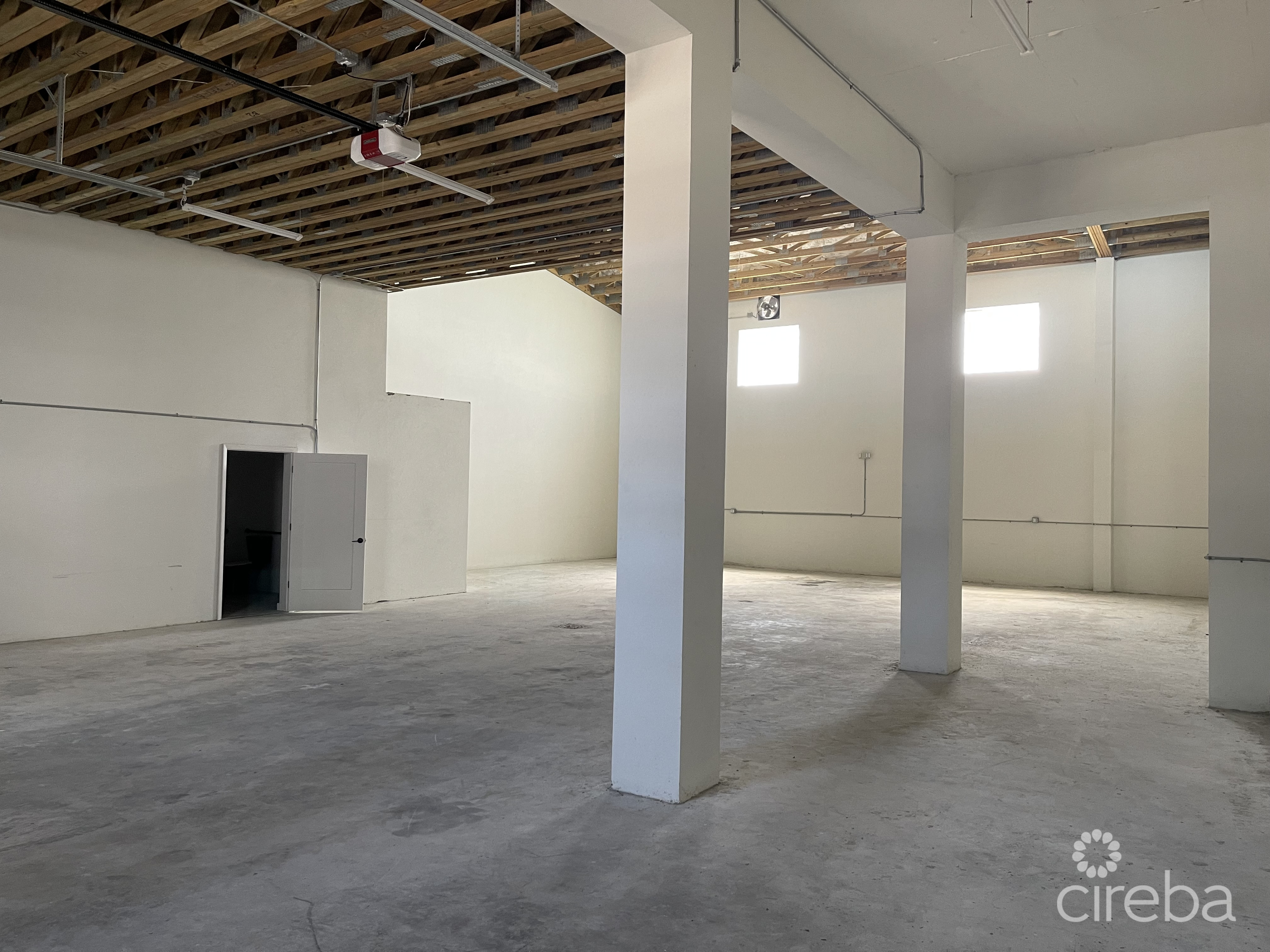 PRIME LOCATION – LEASED INVESTMENT WAREHOUSE