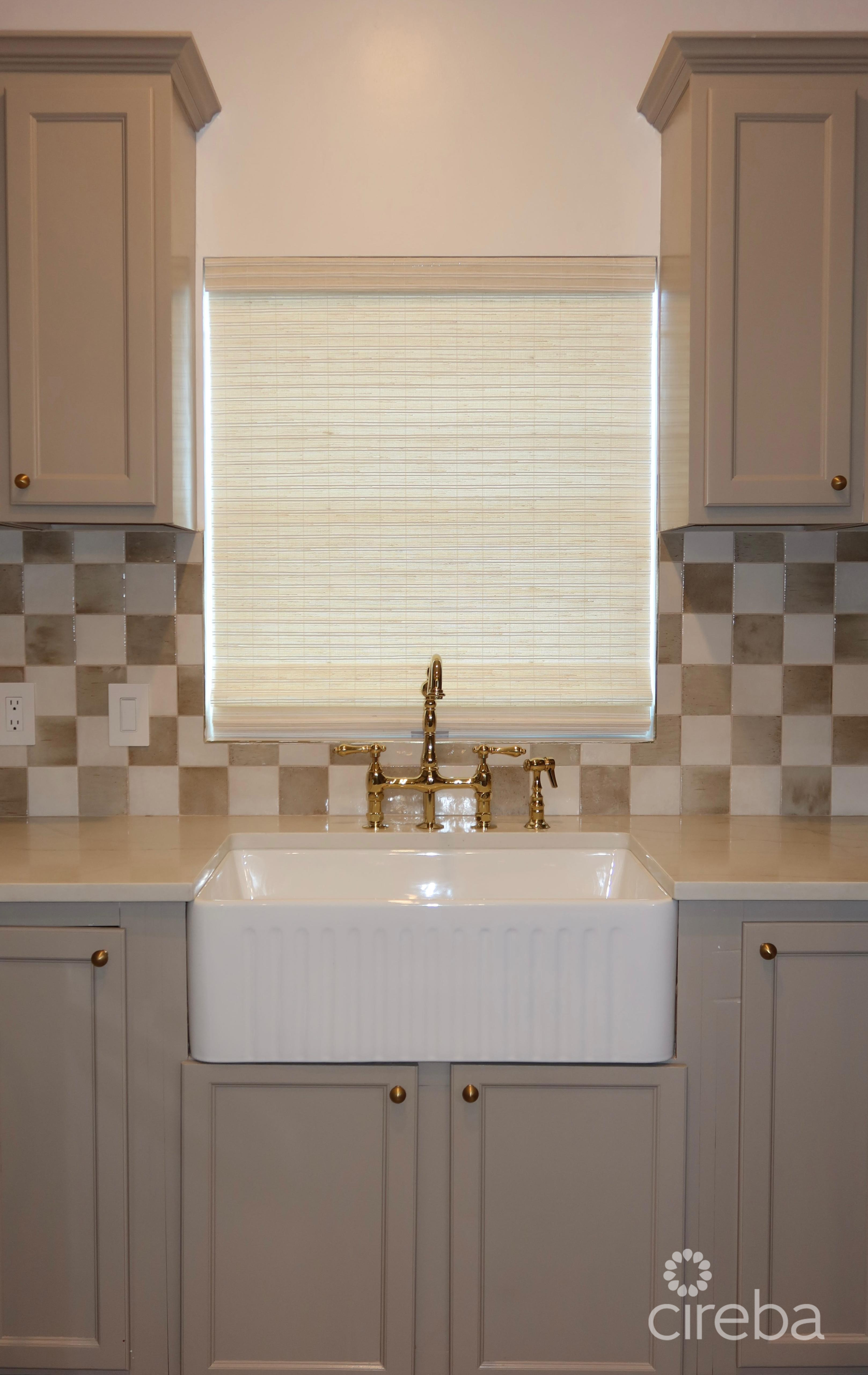 BEAUTIFULLY RENOVATED UNIT IN WALKERS SOUTH