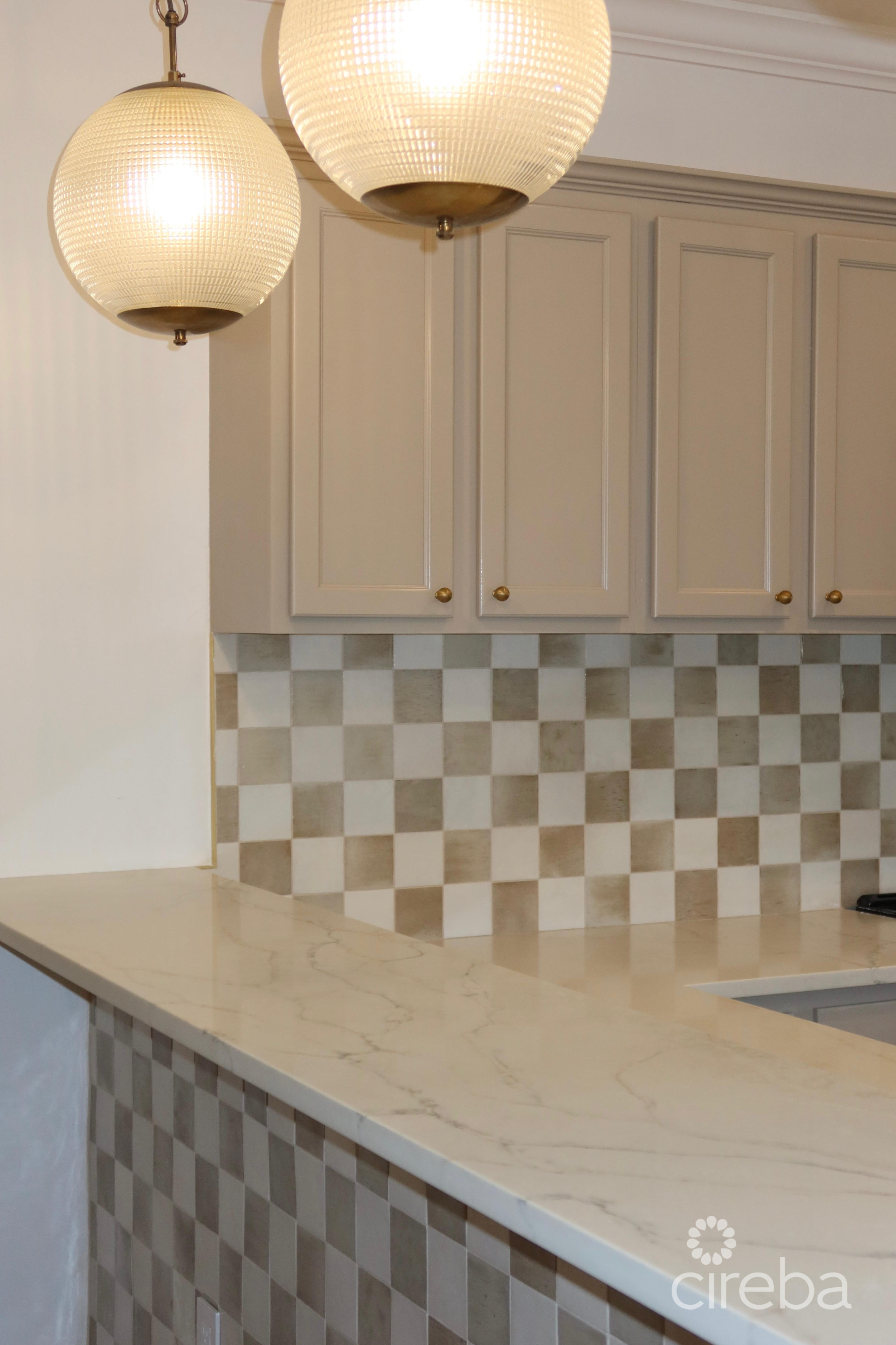 BEAUTIFULLY RENOVATED UNIT IN WALKERS SOUTH