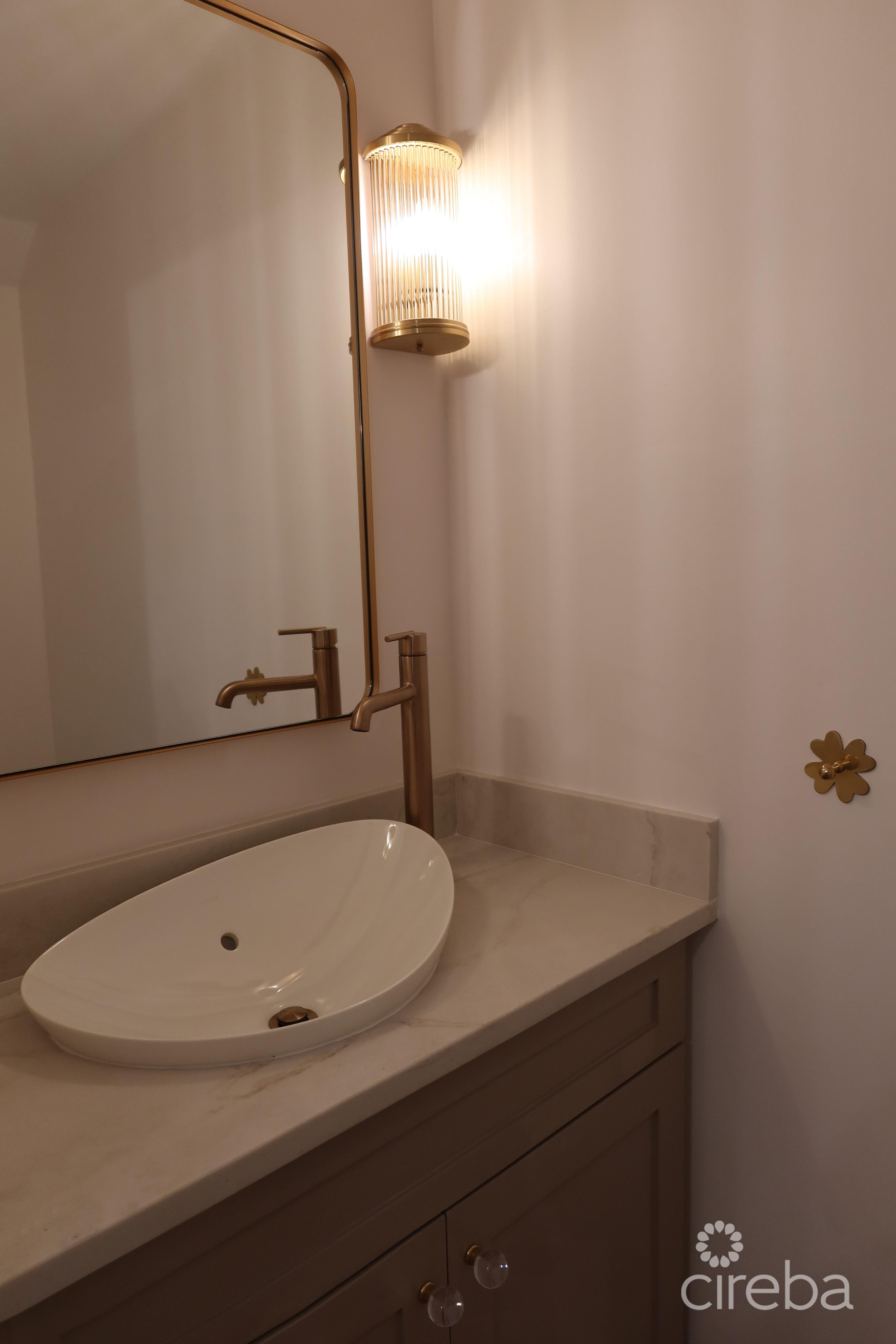 BEAUTIFULLY RENOVATED UNIT IN WALKERS SOUTH