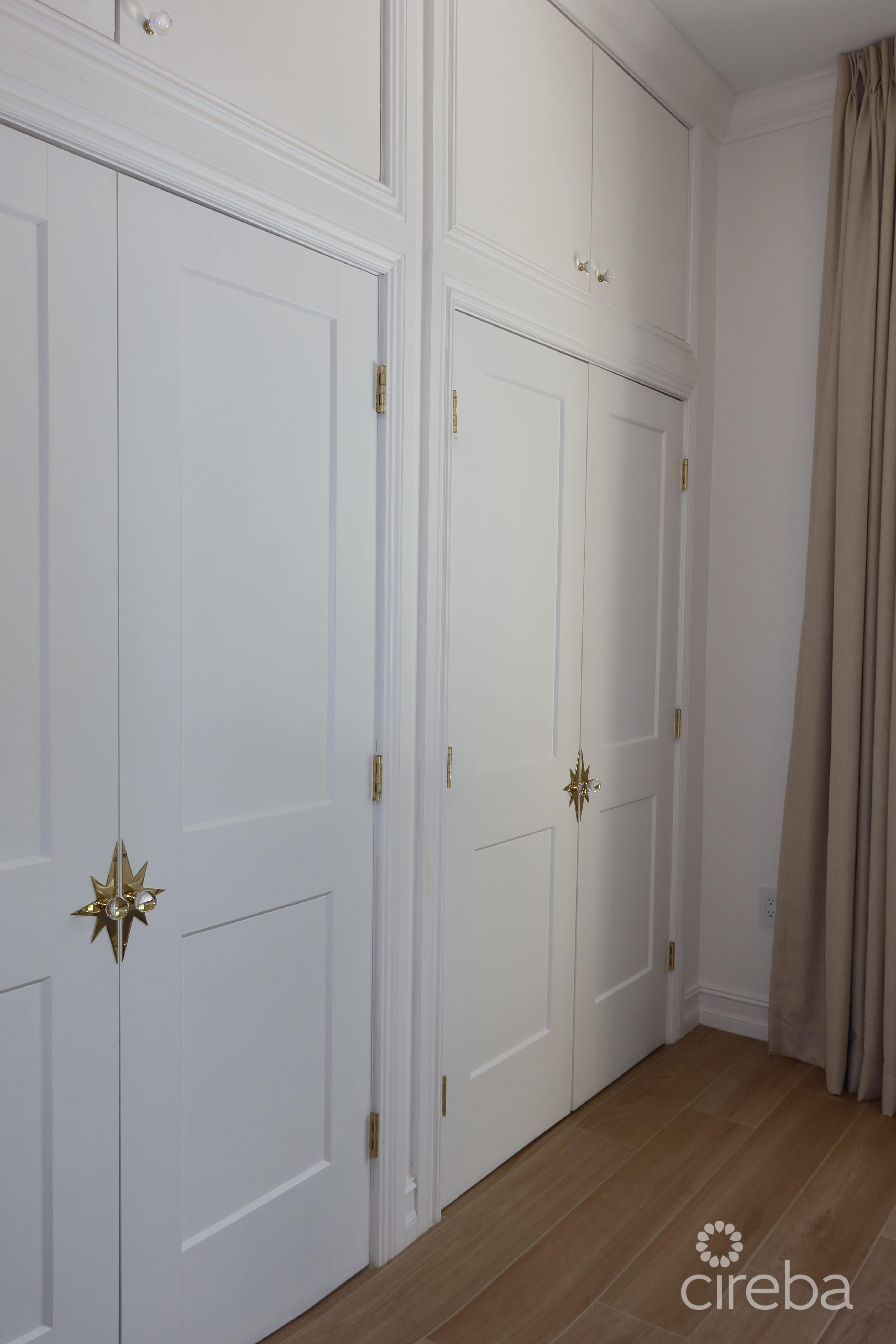 BEAUTIFULLY RENOVATED UNIT IN WALKERS SOUTH