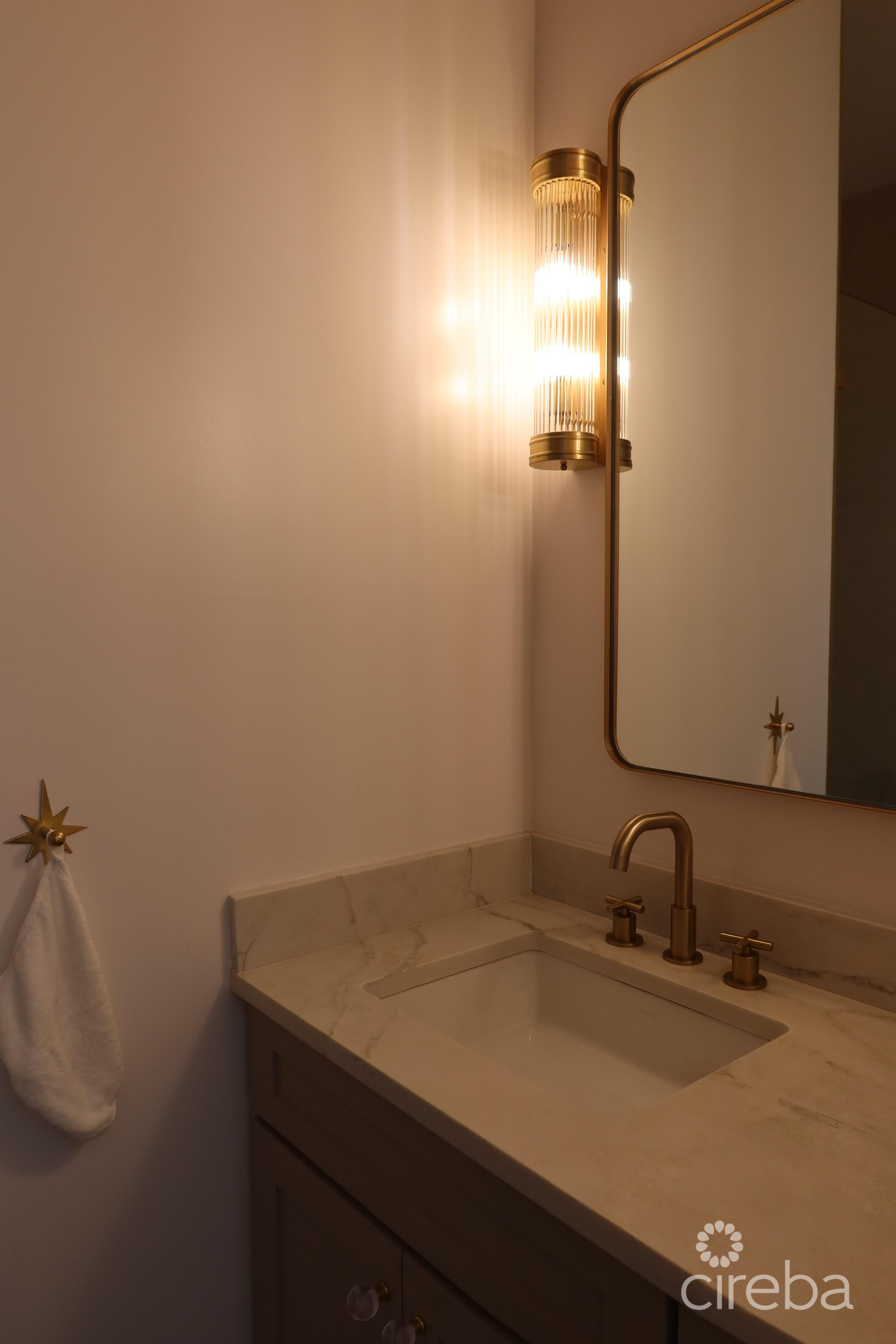 BEAUTIFULLY RENOVATED UNIT IN WALKERS SOUTH